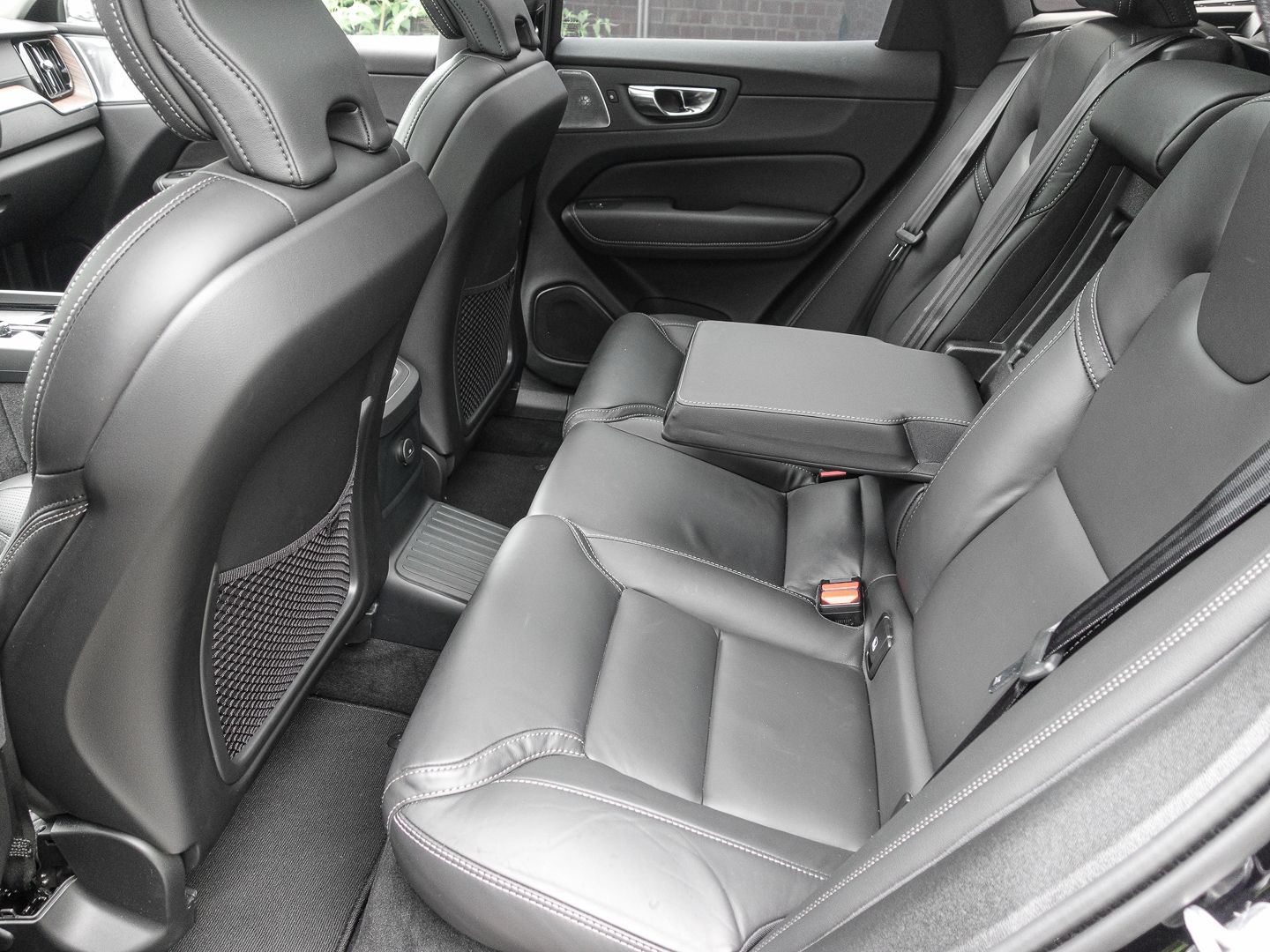 Volvo XC60 Ultra Dark Recharge Plug-In Hybrid AWD T8 T