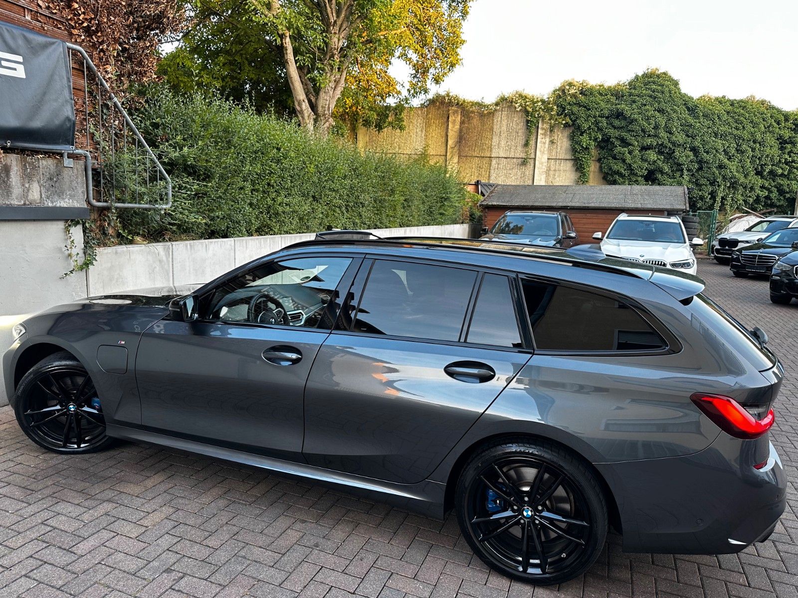 BMW 330e M Sport Shadow - Samsaru's Car Outlet