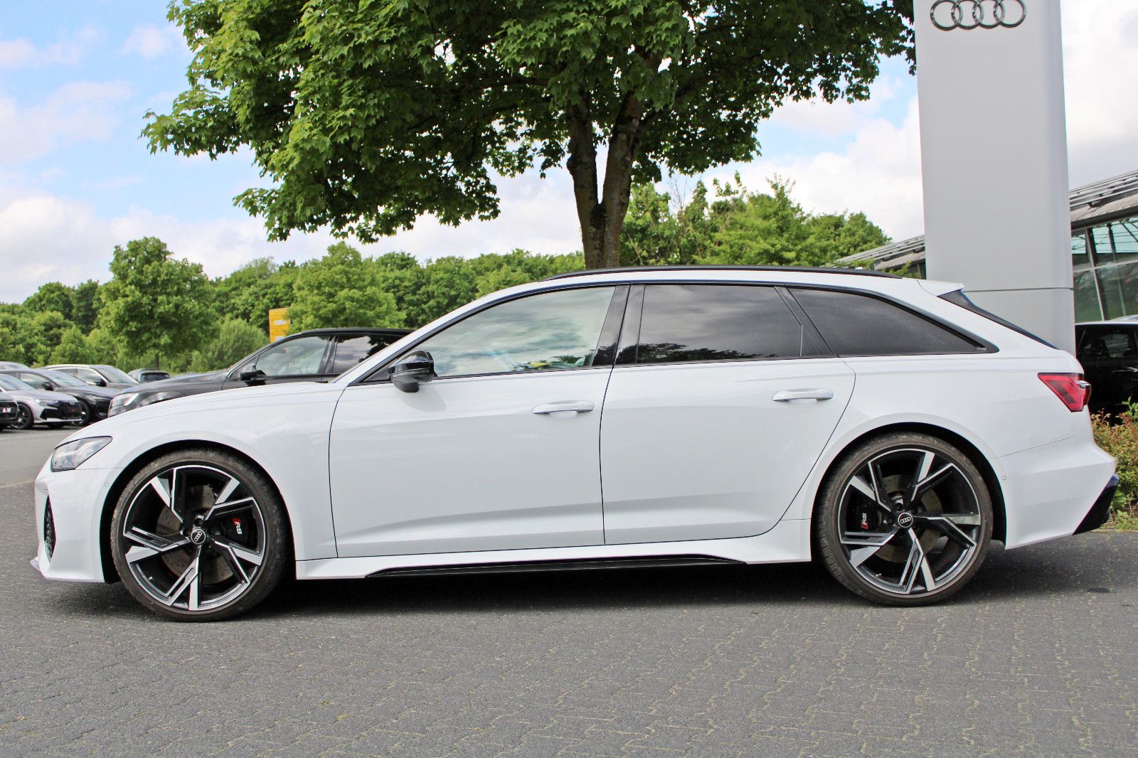 Audi RS6 Avant BLACK AHK PANO LASER HUD 280km/h LUFT