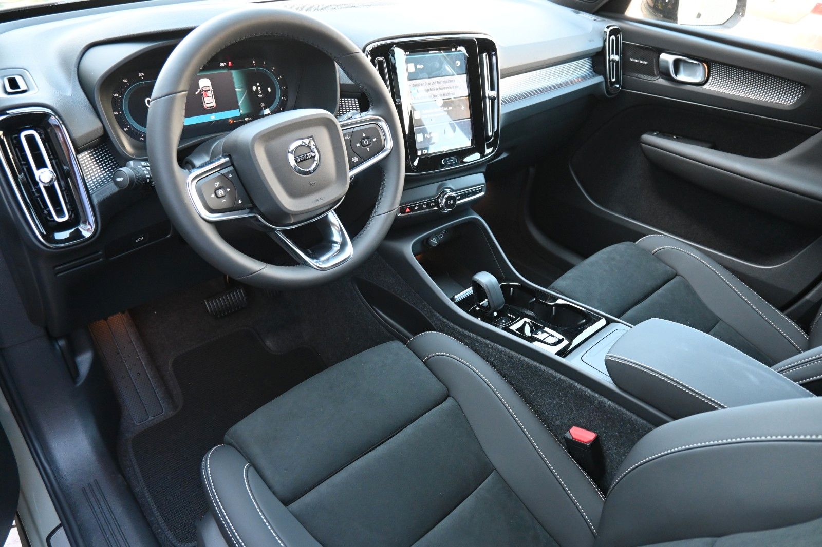 Volvo XC40 B4 DKG Plus Dark*FSHZG*360°*ACC*Allwetter*