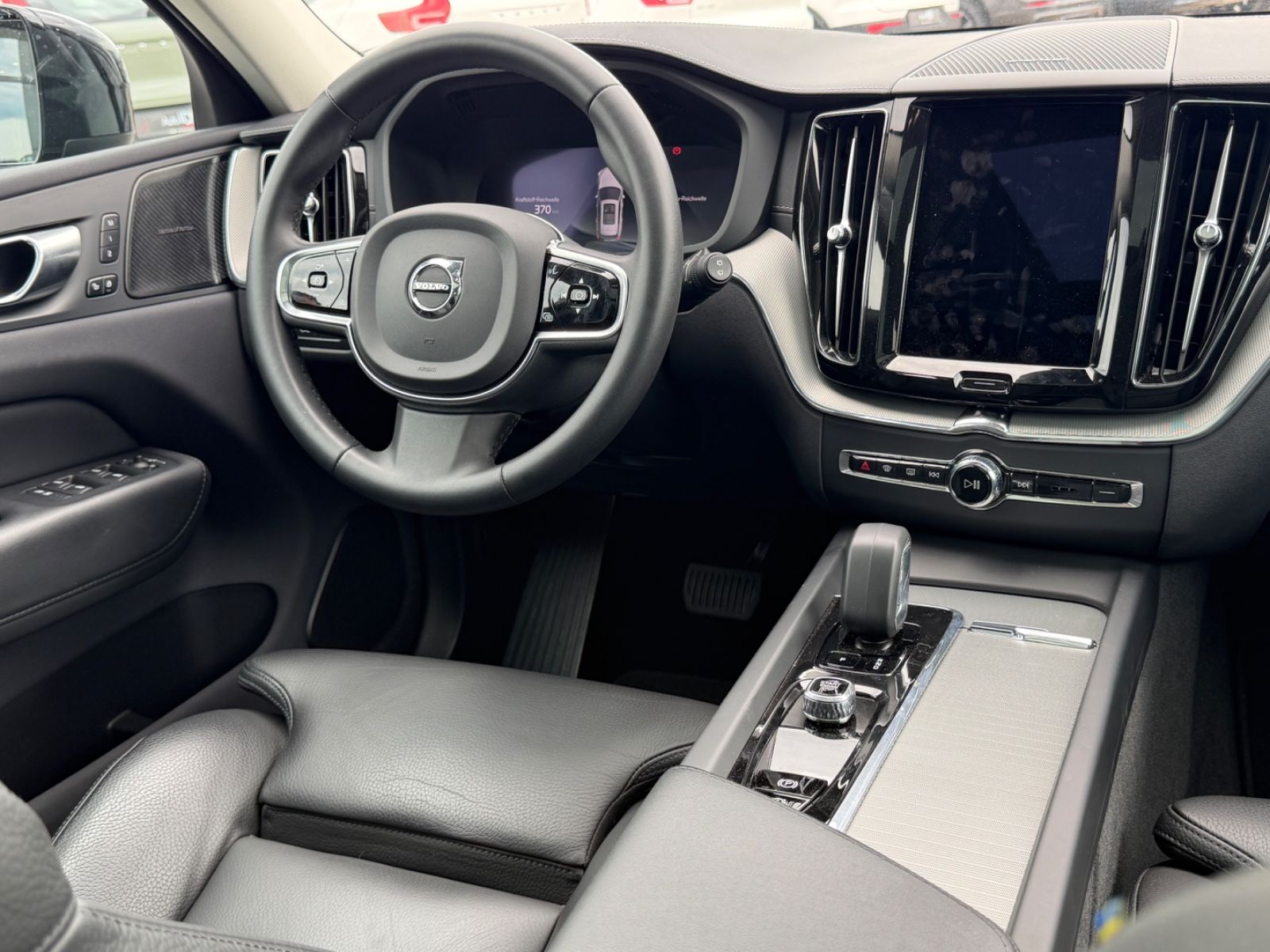 Volvo XC60 T8 Ultimate Dark Recharge HEICO V-Max offen
