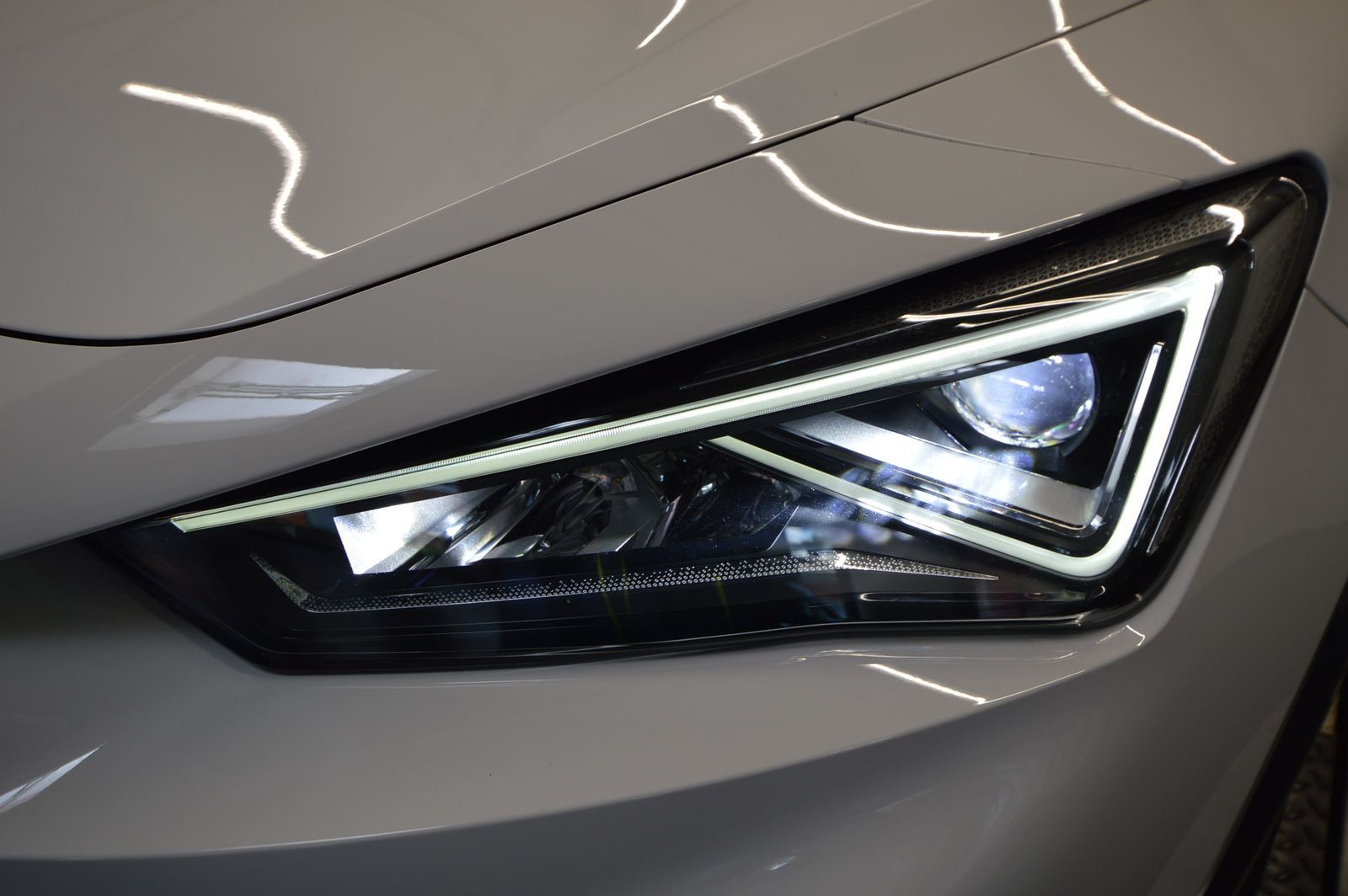 Cupra Formentor VZ 1.4 e-HYBRID - Samsaru's Car Outlet