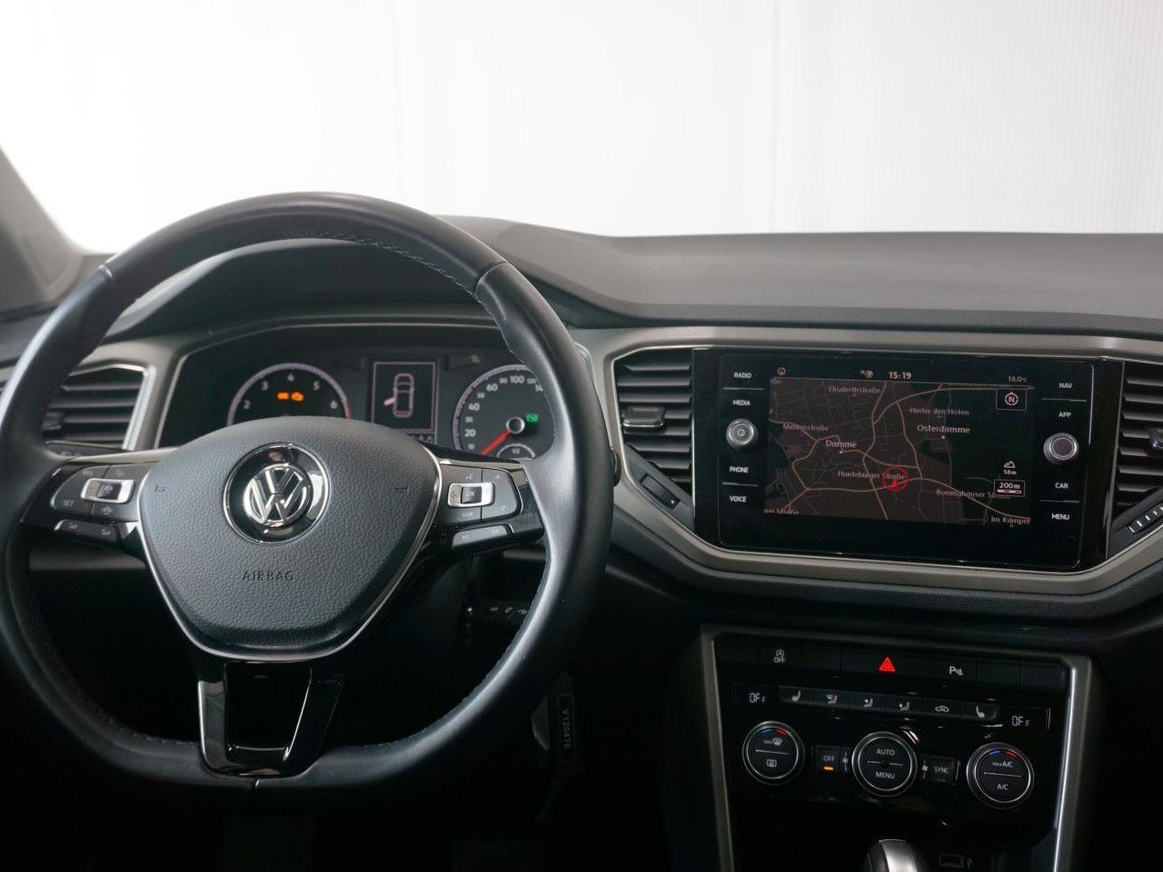 Volkswagen T-Roc Style 1.5 TSI - Samsaru's Car Outlet