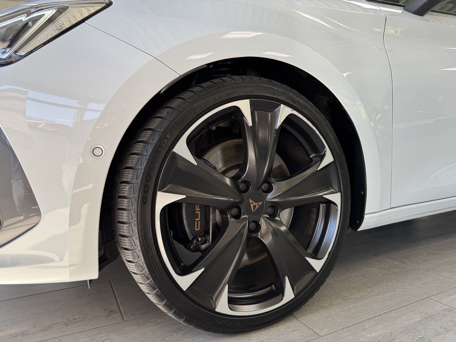 Cupra Leon Sportstourer VZ 4Drive - Samsaru's Car Outlet