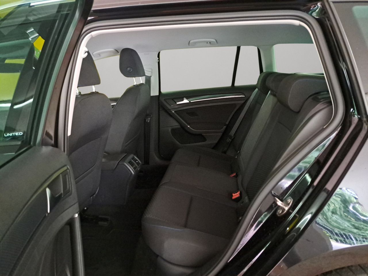 Volkswagen Golf VII Variant 2.0l TDI DSG - Samsaru's Car Outlet