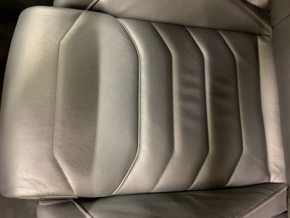 Volkswagen Touareg 3.0TDI 4M R-LINE - Samsaru's Car Outlet