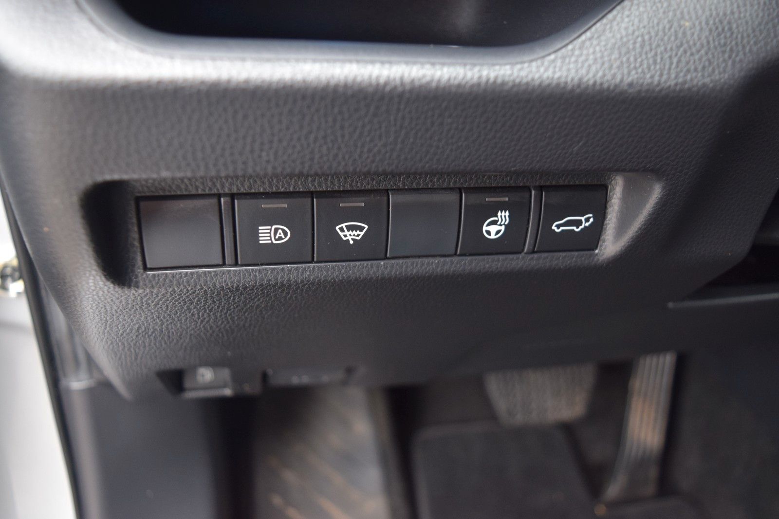 Toyota RAV 4 Plug-in Hybrid - Samsaru's Car Outlet