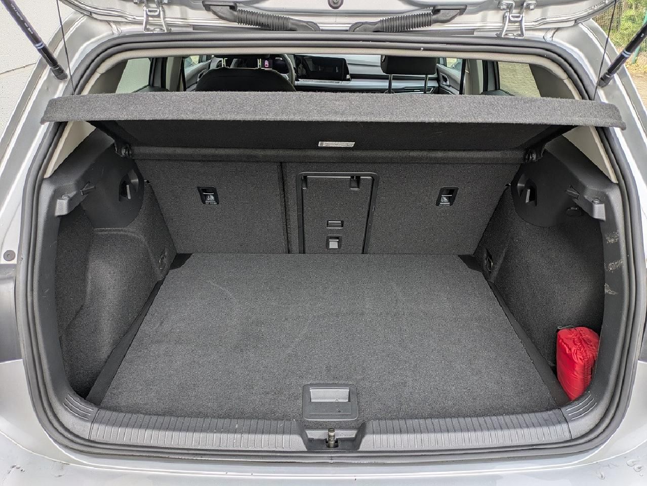 Volkswagen Golf VIII 2.0 TDI Active - Samsaru's Car Outlet
