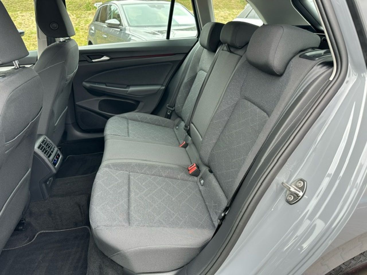 Volkswagen Golf VIII Variant Life 1.5 TSI - Samsaru's Car Outlet