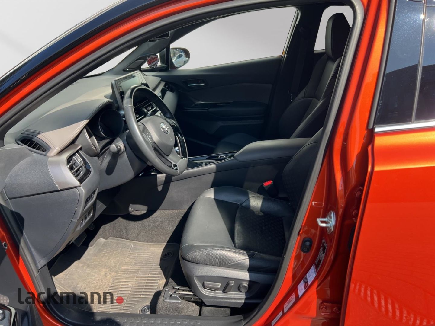 Toyota C-HR 2.0 Hybrid Orange Edition - Samsaru's Car Outlet