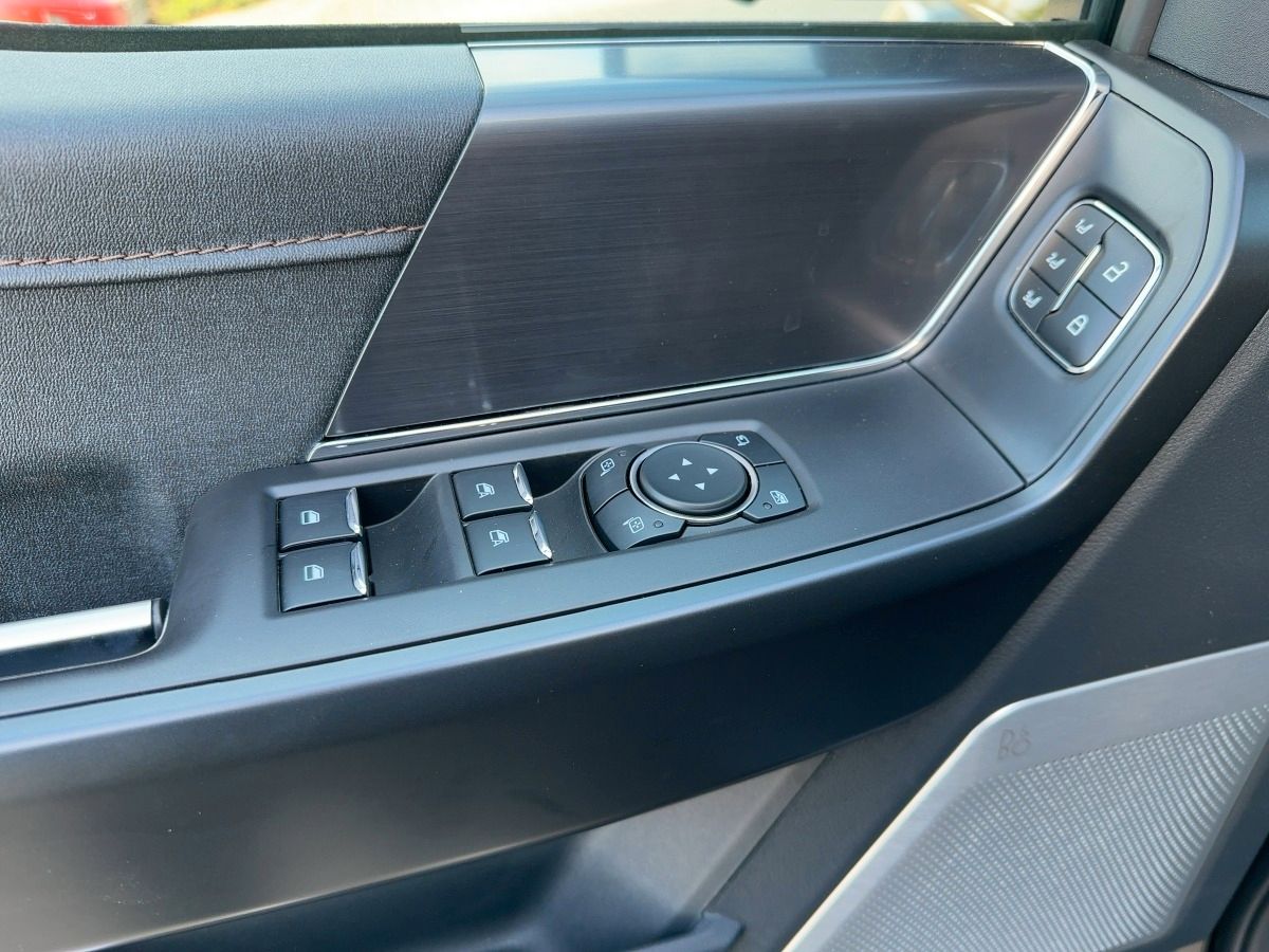 Ford F-150 Raptor - Samsaru's Car Outlet
