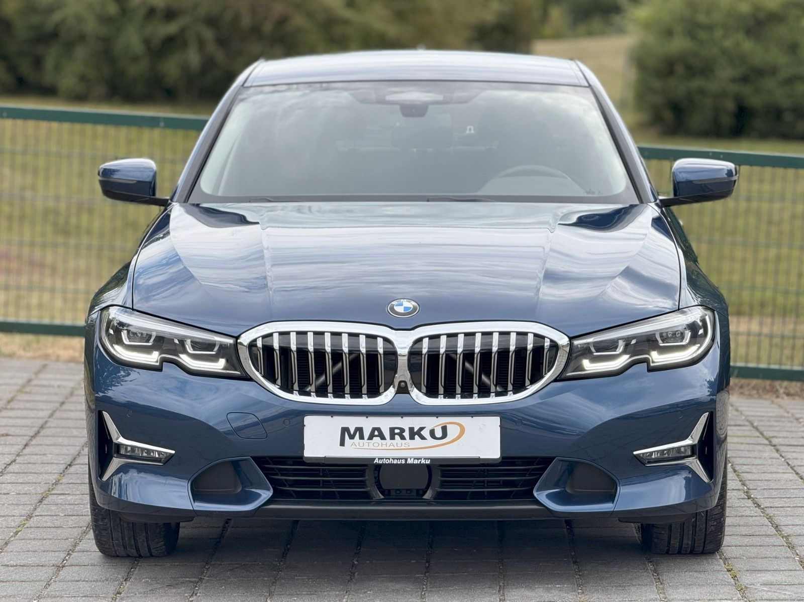 BMW 320d Limousine Luxury Line xDrive - Samsaru's Car Outlet