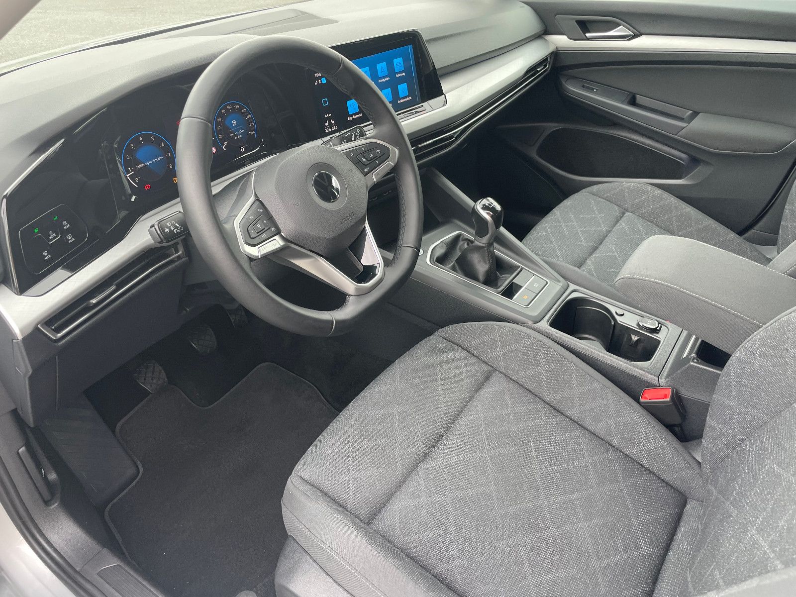 Volkswagen Golf VIII 1.5 TSI Lim. Life - Samsaru's Car Outlet