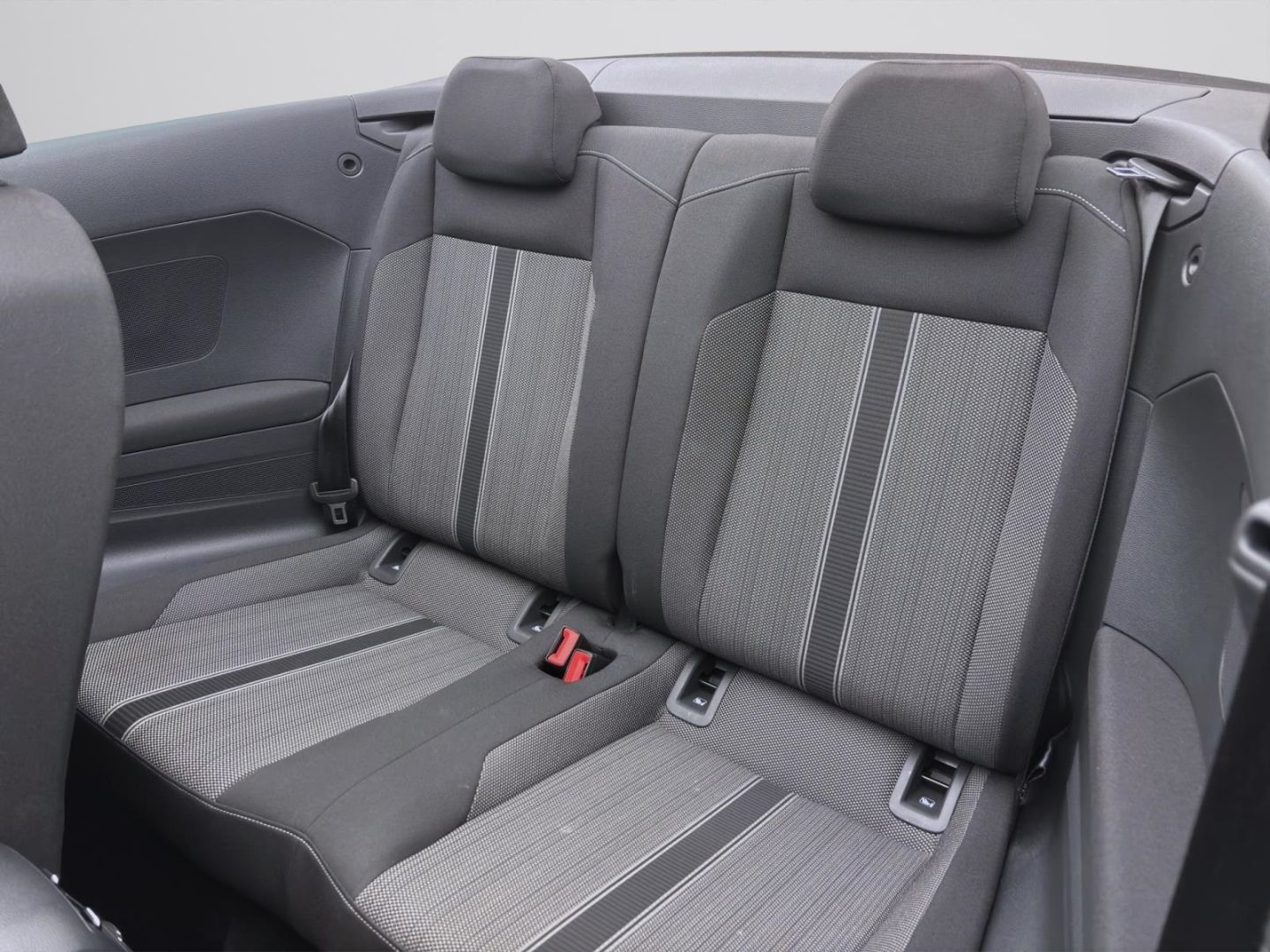Volkswagen T-Roc 1.0 TSI STYLE - Samsaru's Car Outlet
