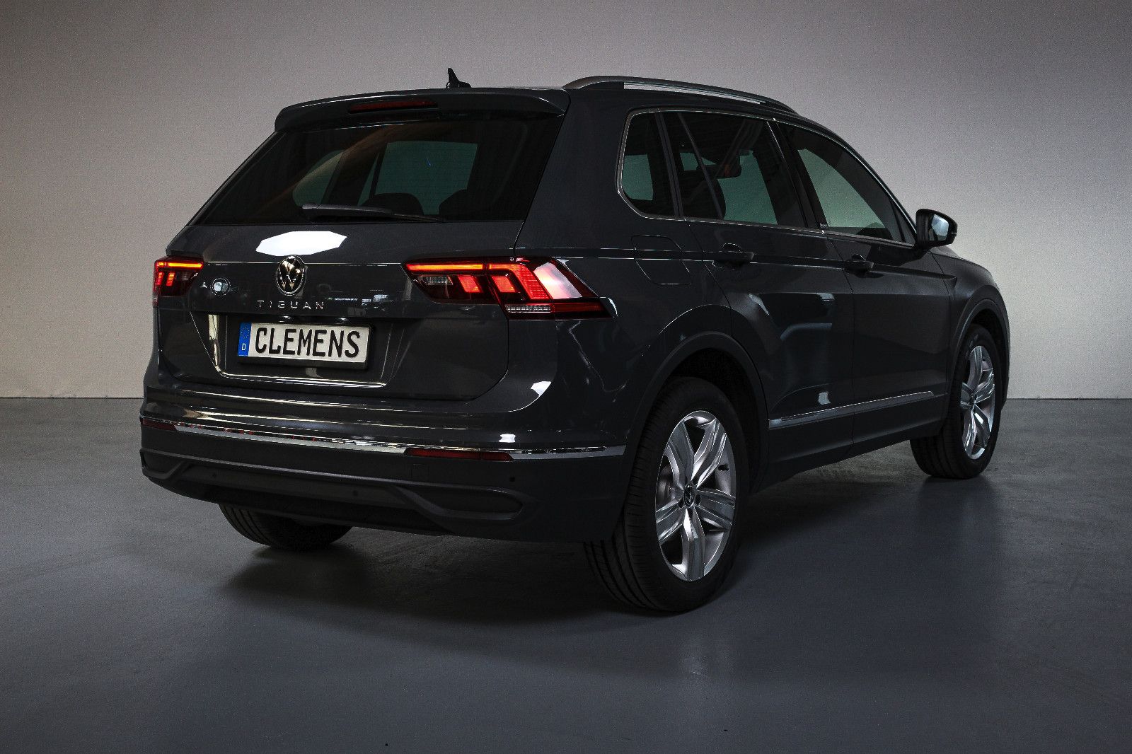 Volkswagen Tiguan Move - Samsaru's Car Outlet