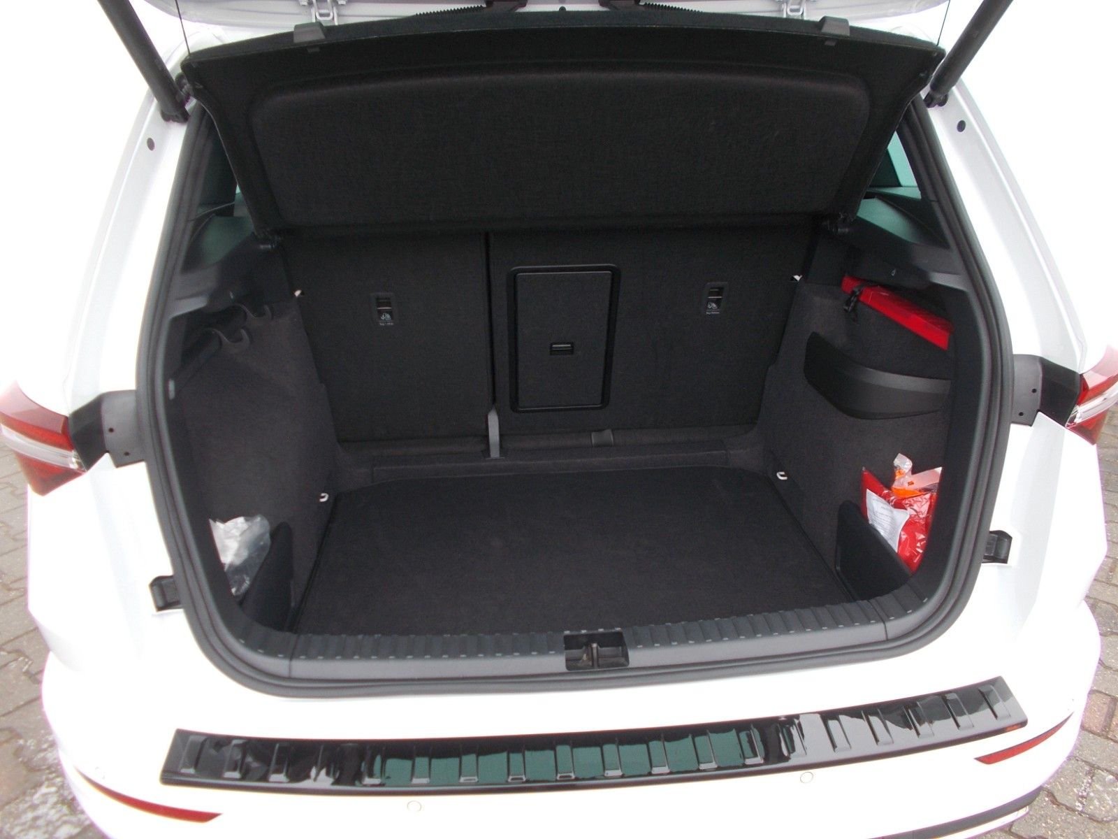 Skoda Karoq  1.5 TSI Sportline*DSG*Navi*LED *360° *AHK