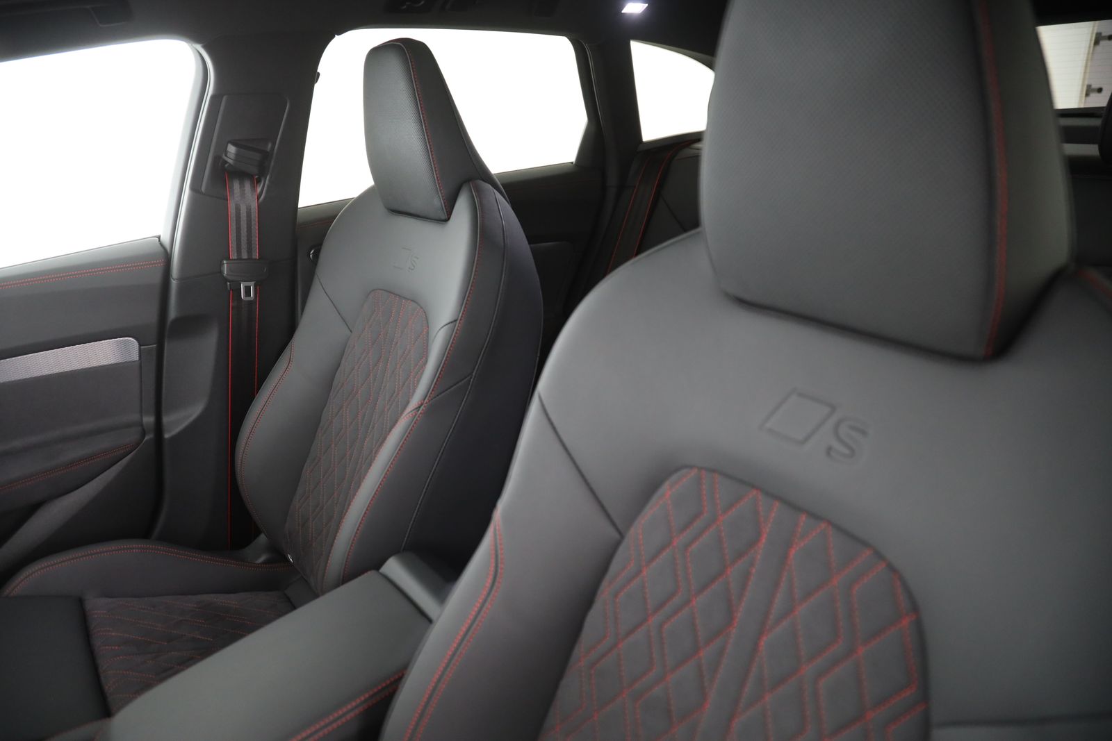 Audi A5 Avant e hybrid quattro S tronic S line | AHK