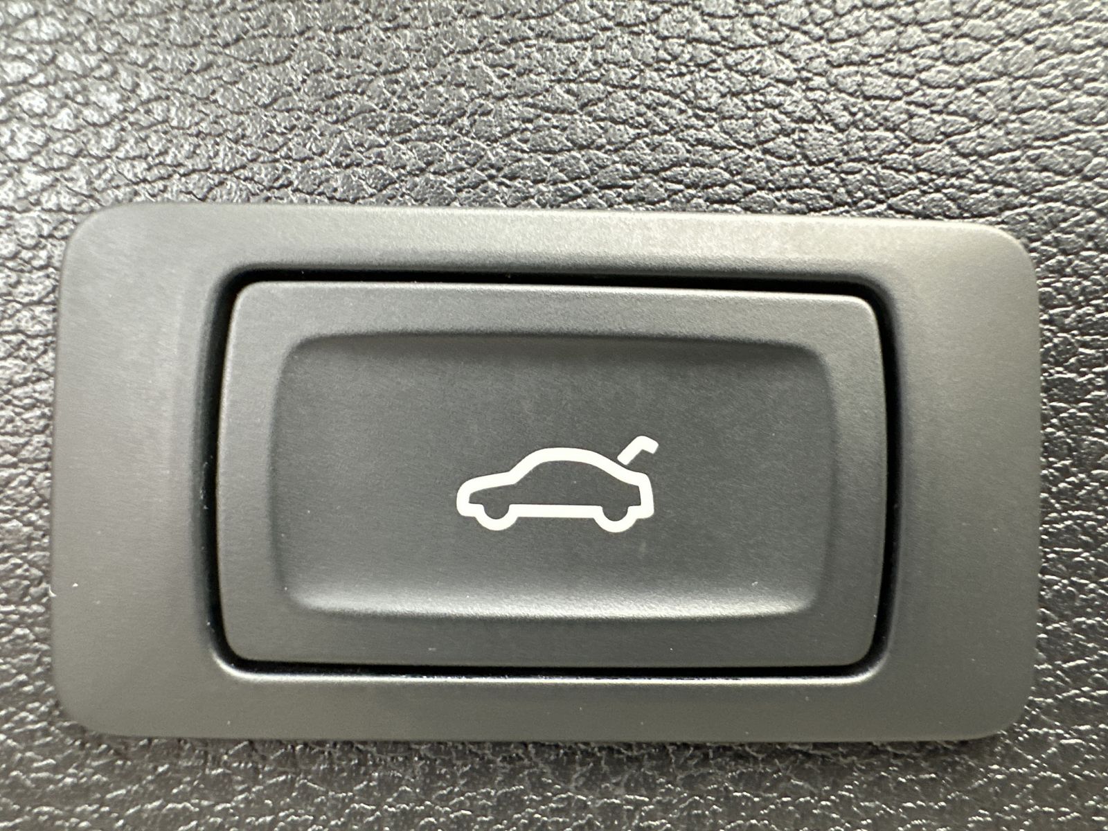 Audi Q3 SpB 40 TDI Qu S-Line Black - Samsaru's Car Outlet