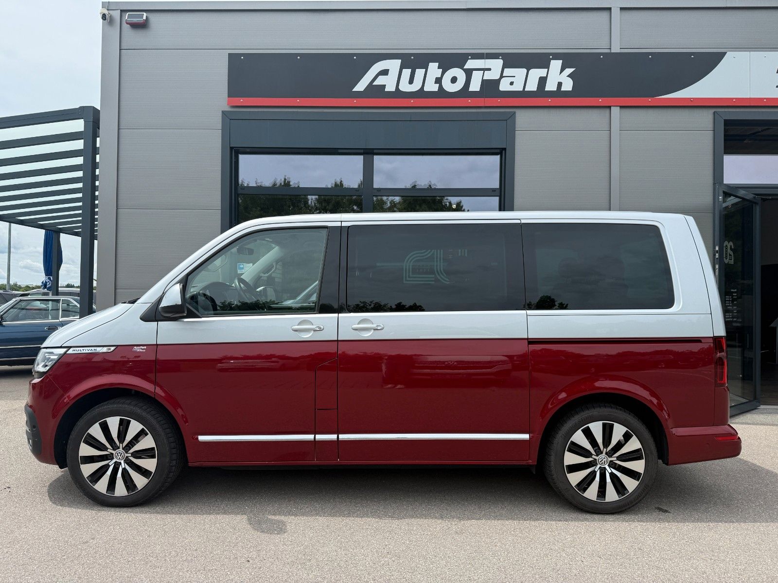 Volkswagen T6.1 MULTIVAN TDI 4MOTION DSG - Samsaru's Car Outlet