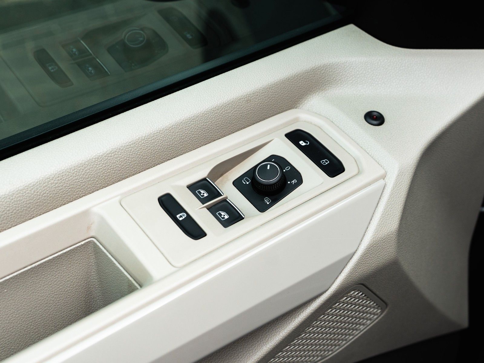 Volkswagen T7 Multivan LANG 100% VOLL TSDHZG LEDER PANO
