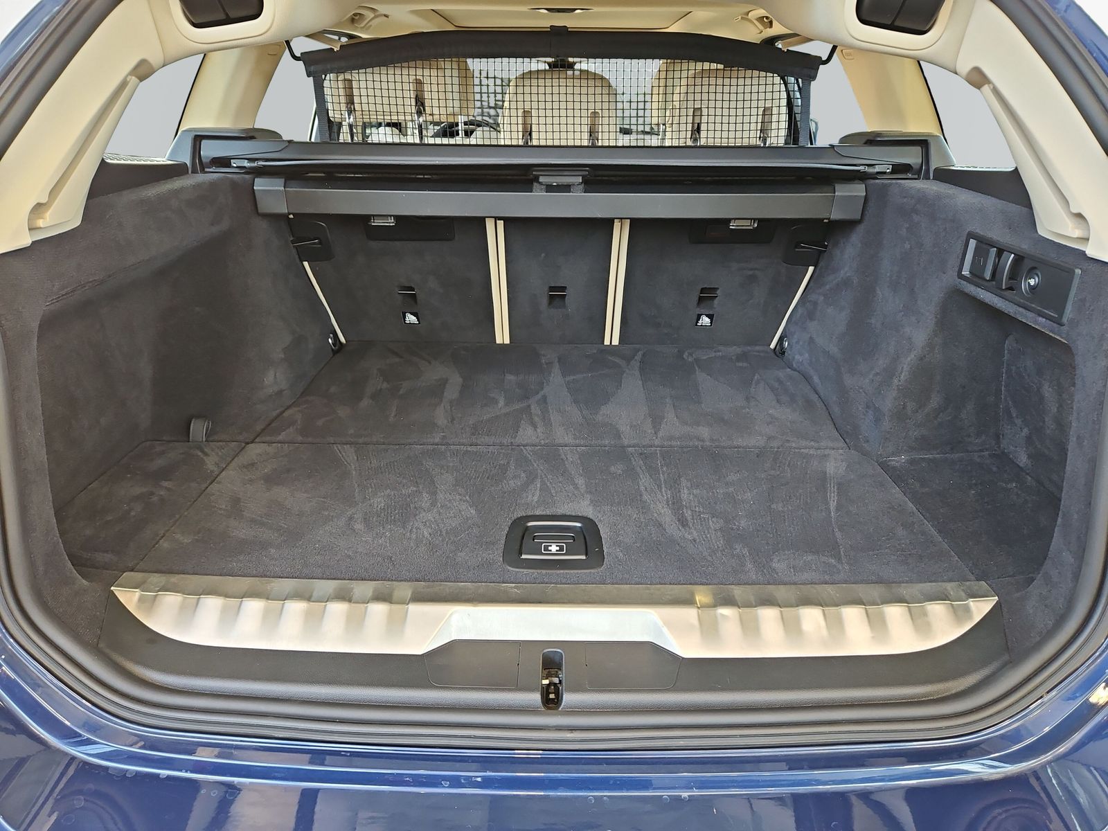 BMW 330e Touring Advantage - Samsaru's Car Outlet