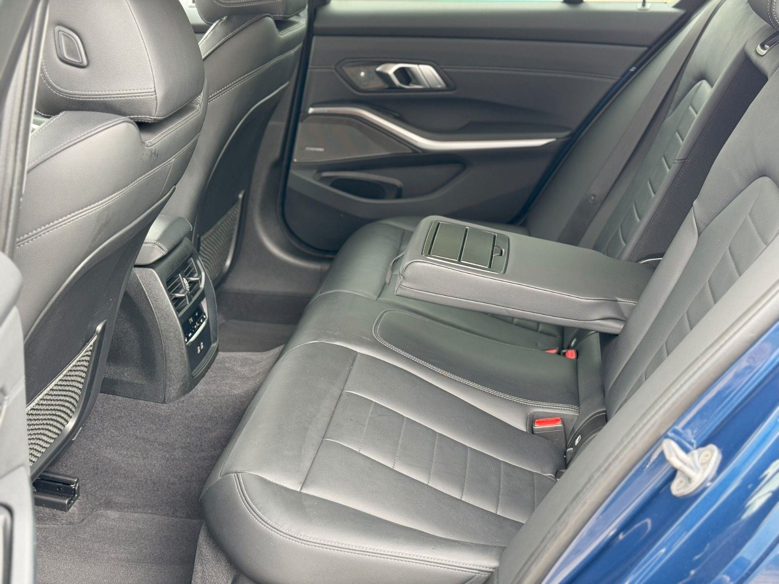 BMW 320d Limousine Luxury Line xDrive - Samsaru's Car Outlet