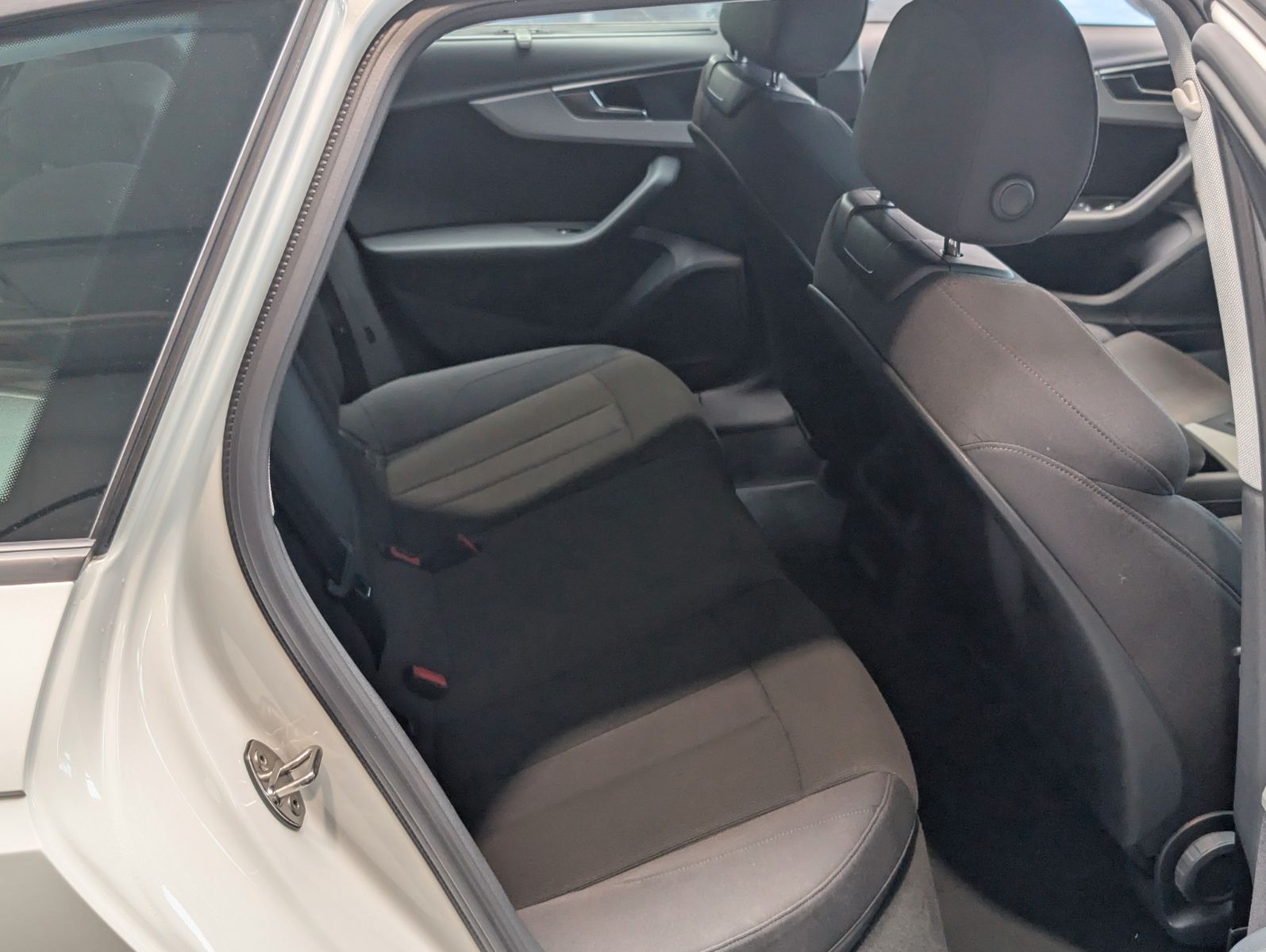 Audi A4 Avant 35 TDI S tronic advanced - Samsaru's Car Outlet