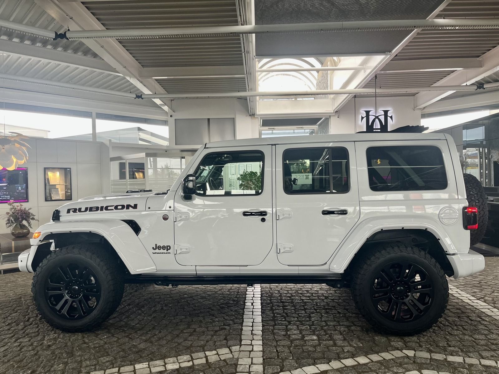 Jeep Wrangler 2.0 Sky One Rubicon Brute Look + Carbon
