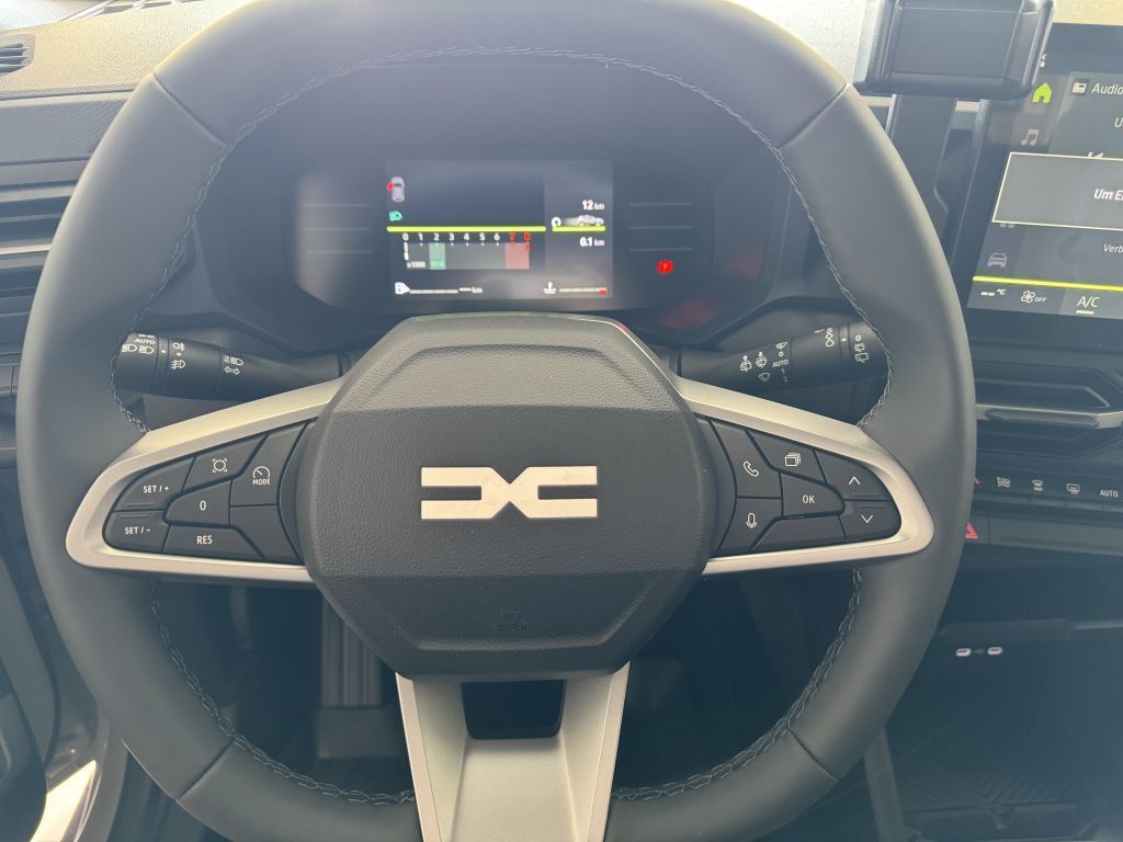 Dacia Duster Neuer Journey TCe130 - Samsaru's Car Outlet