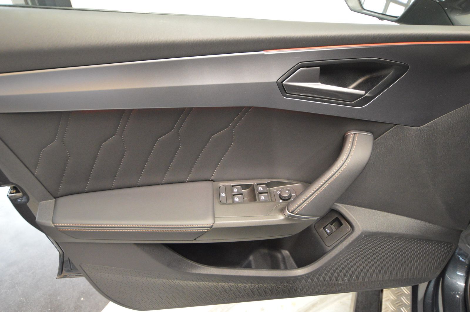 Cupra Leon Sportstourer 1.5 eTSI - Samsaru's Car Outlet