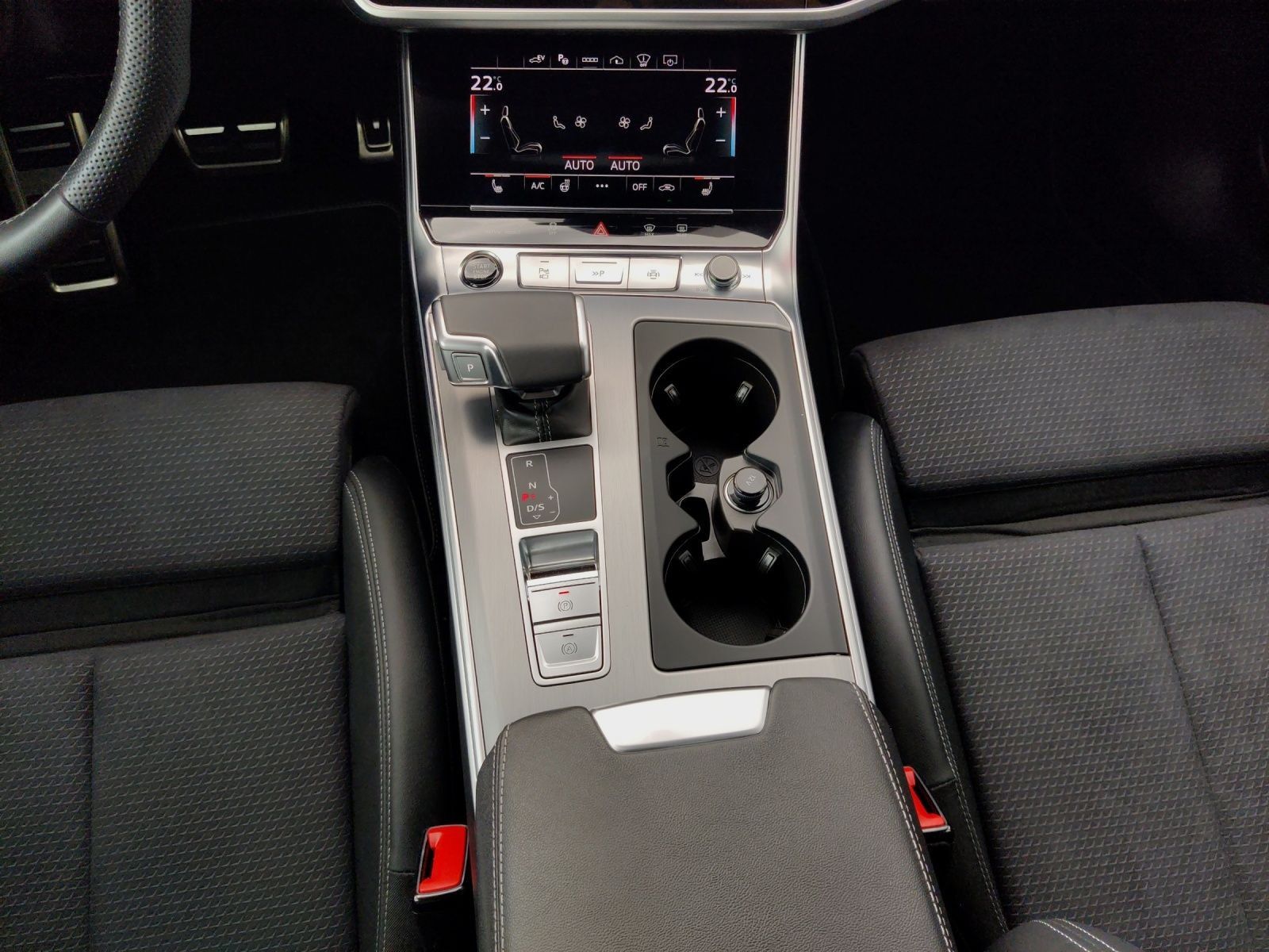 Audi A6 Avant 55 TFSIe qu. S line - Samsaru's Car Outlet