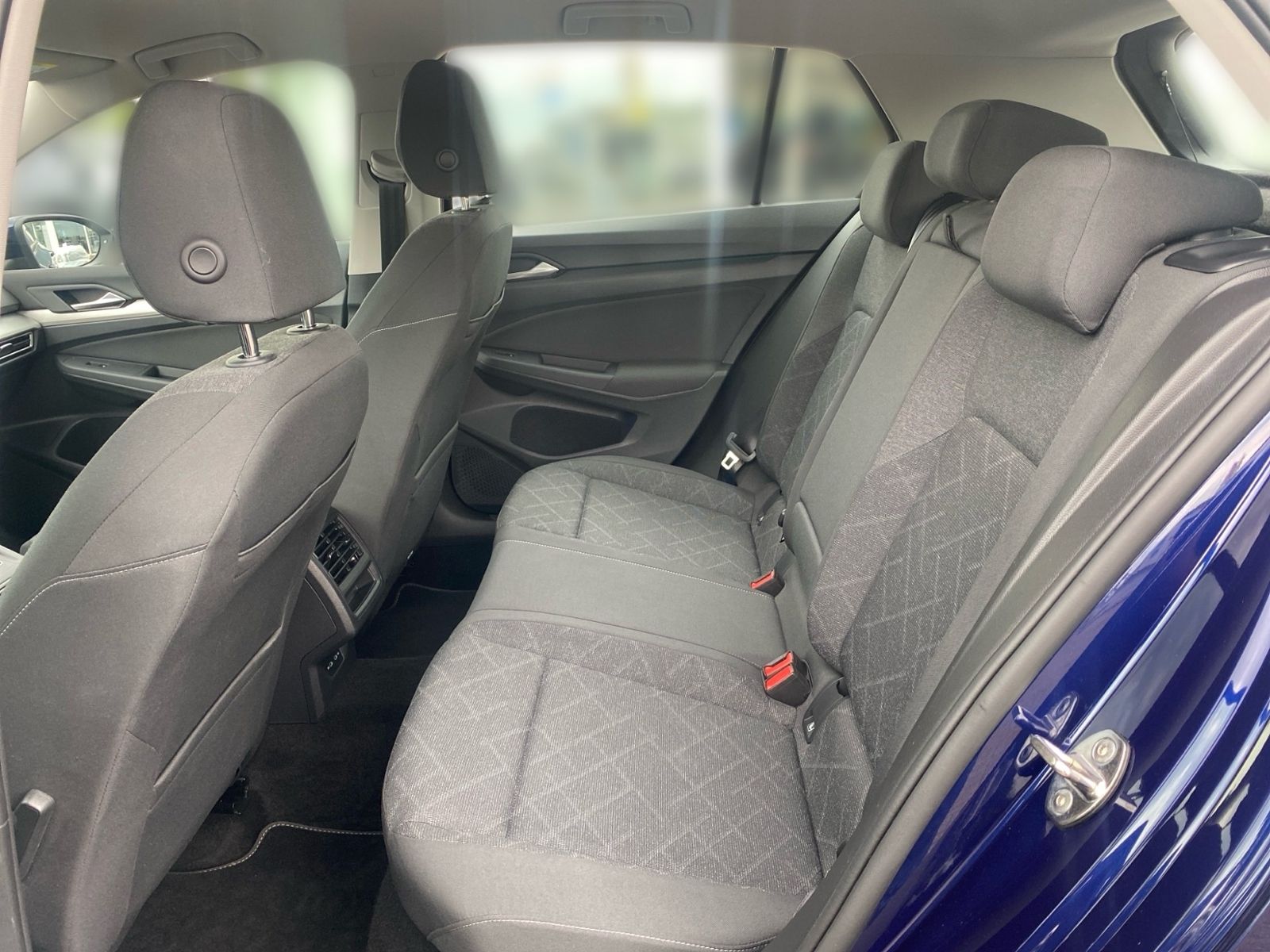 Volkswagen Golf VIII 2.0 TDI LIFE - Samsaru's Car Outlet