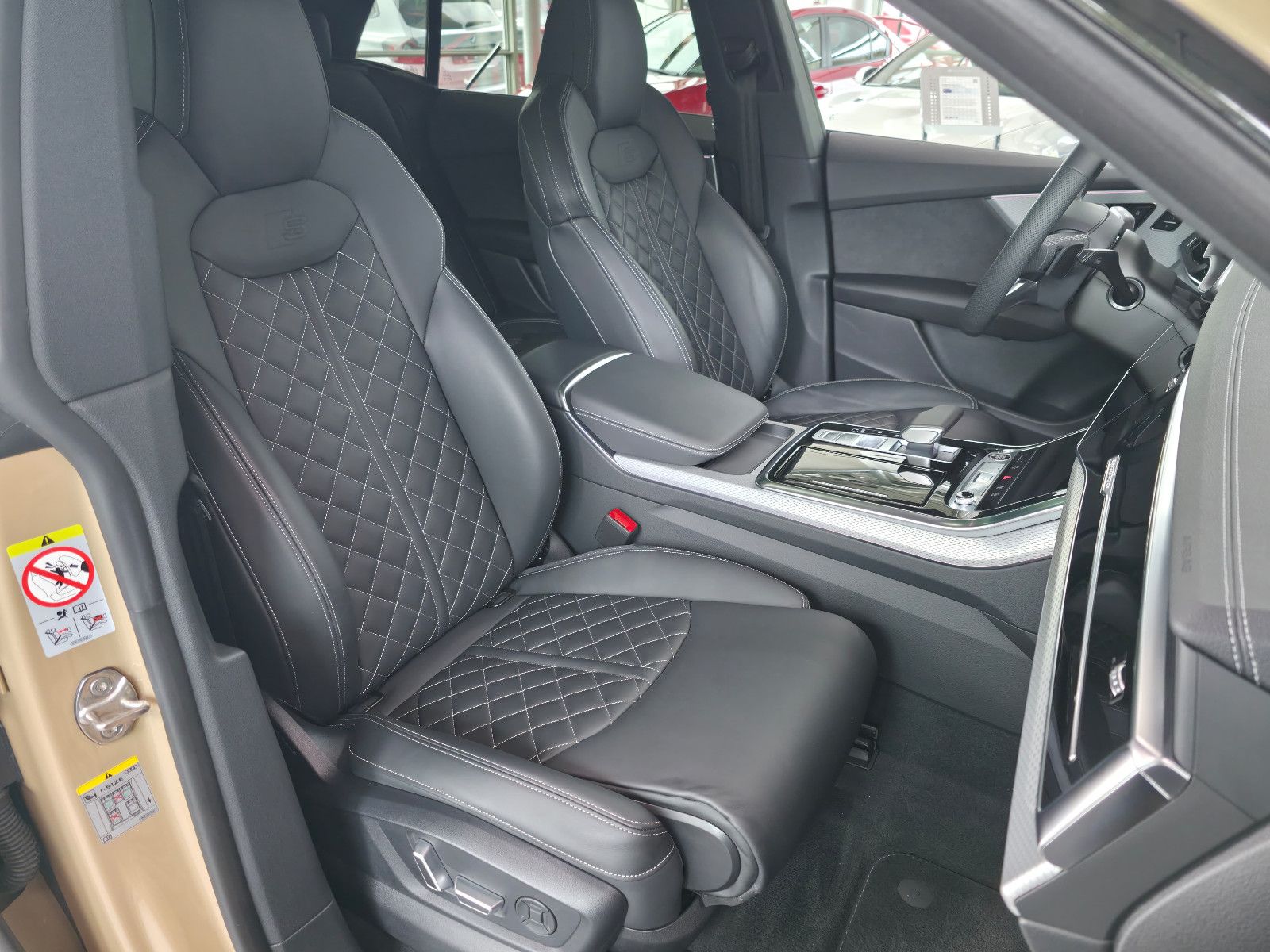 Audi Q8 60 TFSI e quattro - Samsaru's Car Outlet