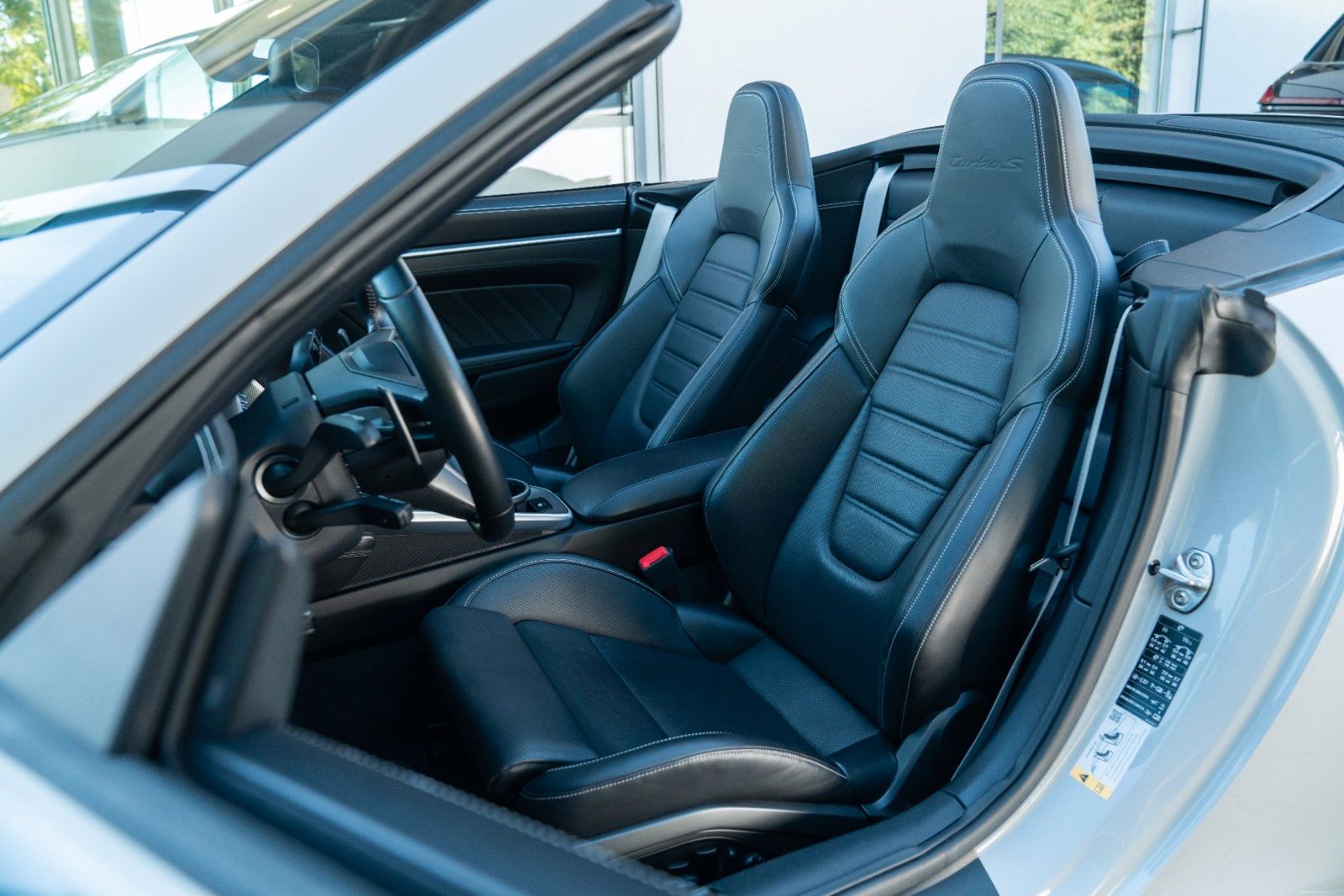 Porsche 992 Turbo S Cabrio/ NACHTSICHT/ INNO DRIVE/ BURM