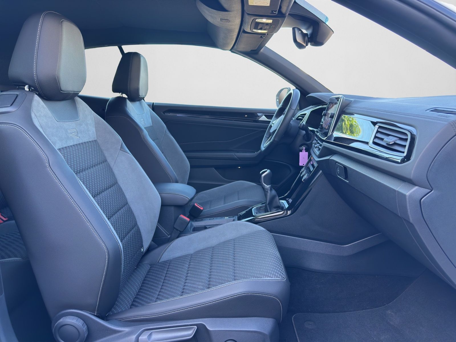 Volkswagen T-Roc R-Line 1.5 TSI PLUS - Samsaru's Car Outlet