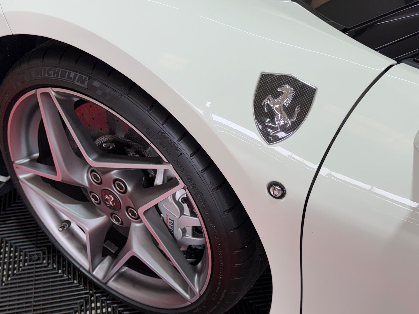 Ferrari F8 Carbon Paket/JBL/Lift
