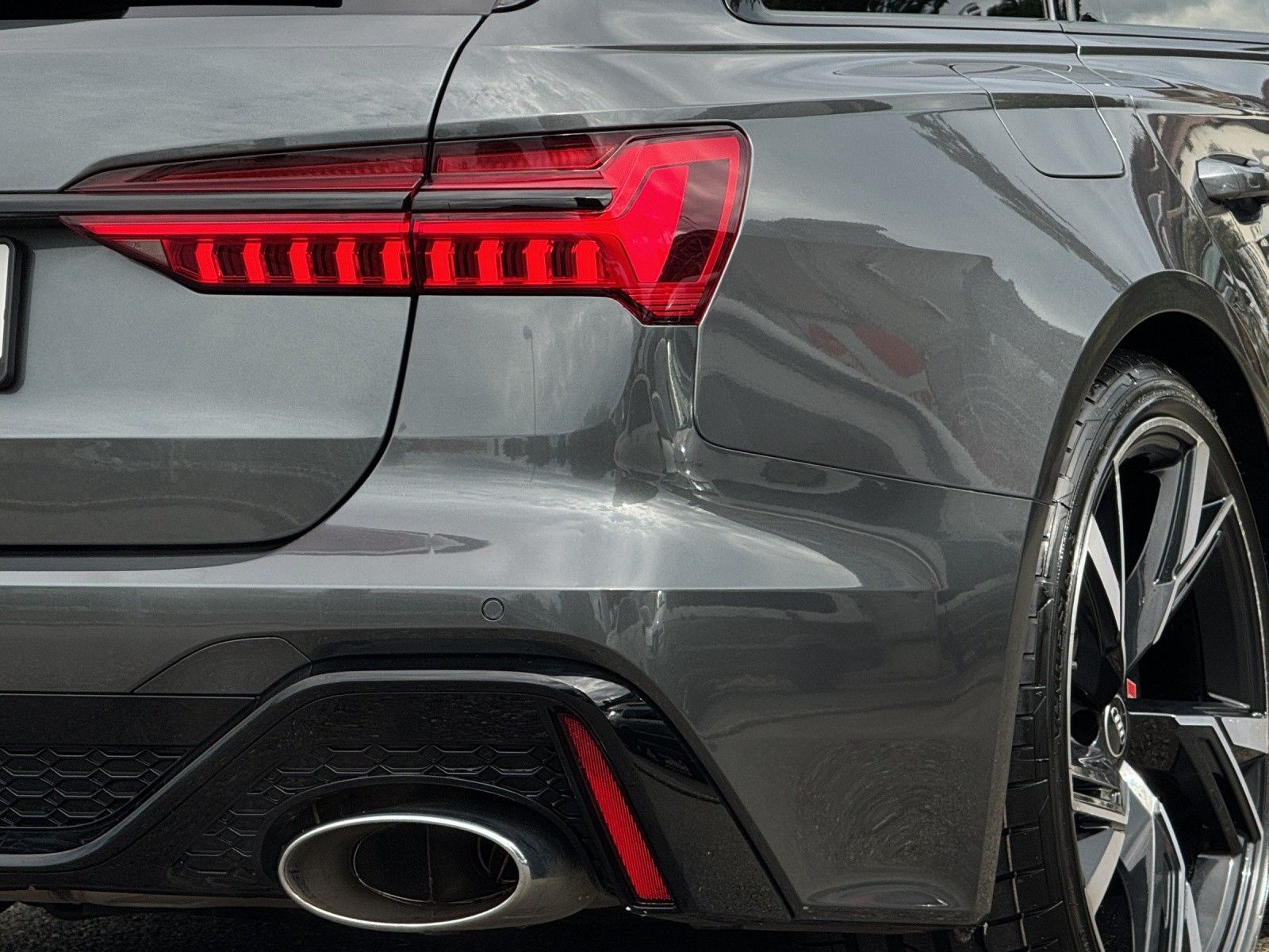 Audi RS 6 Avant 4.0 TFSI quattro LED/LEDER/HUD/AIR SU