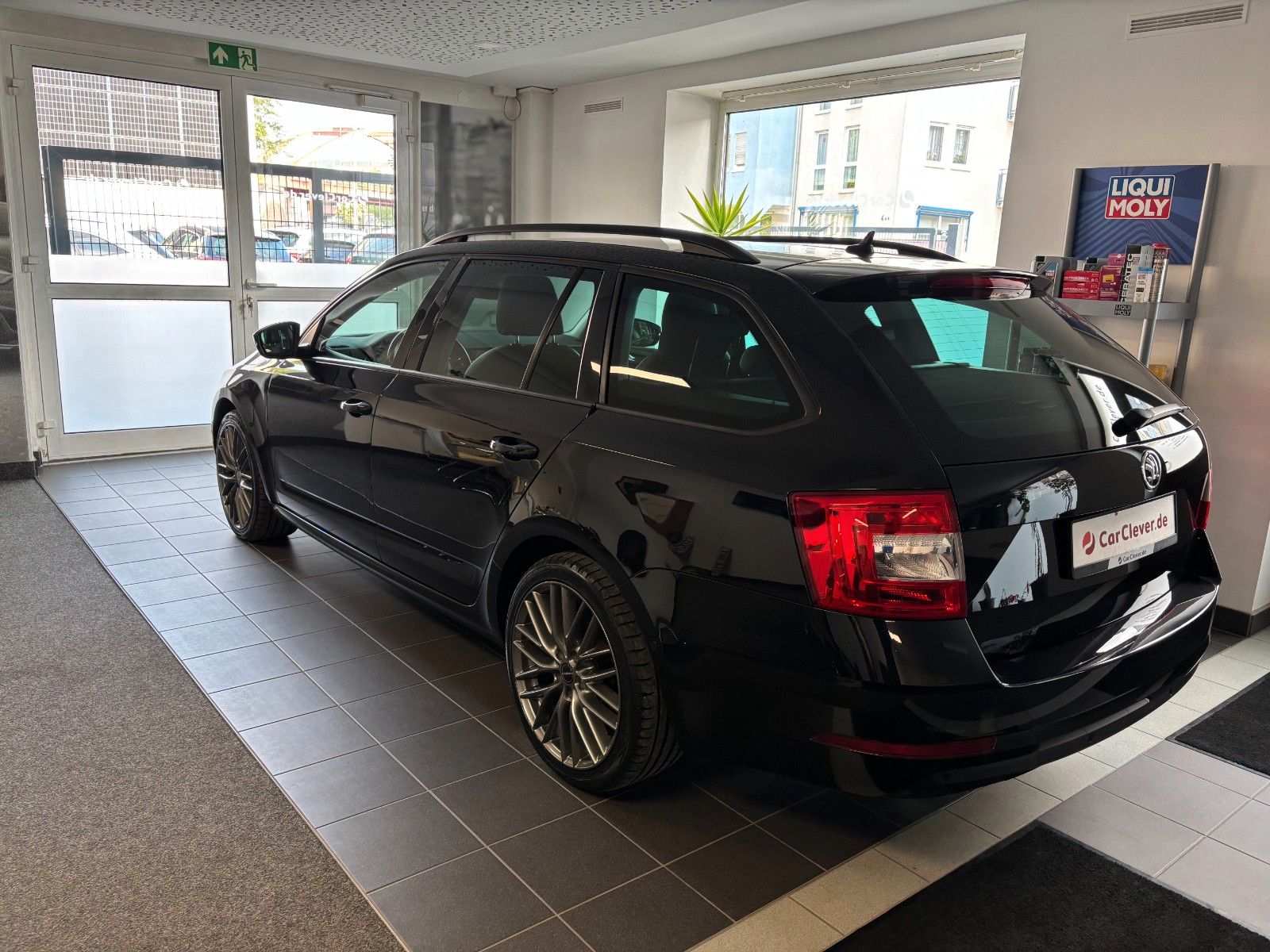 Skoda Octavia Combi Style 4x4 - Samsaru's Car Outlet