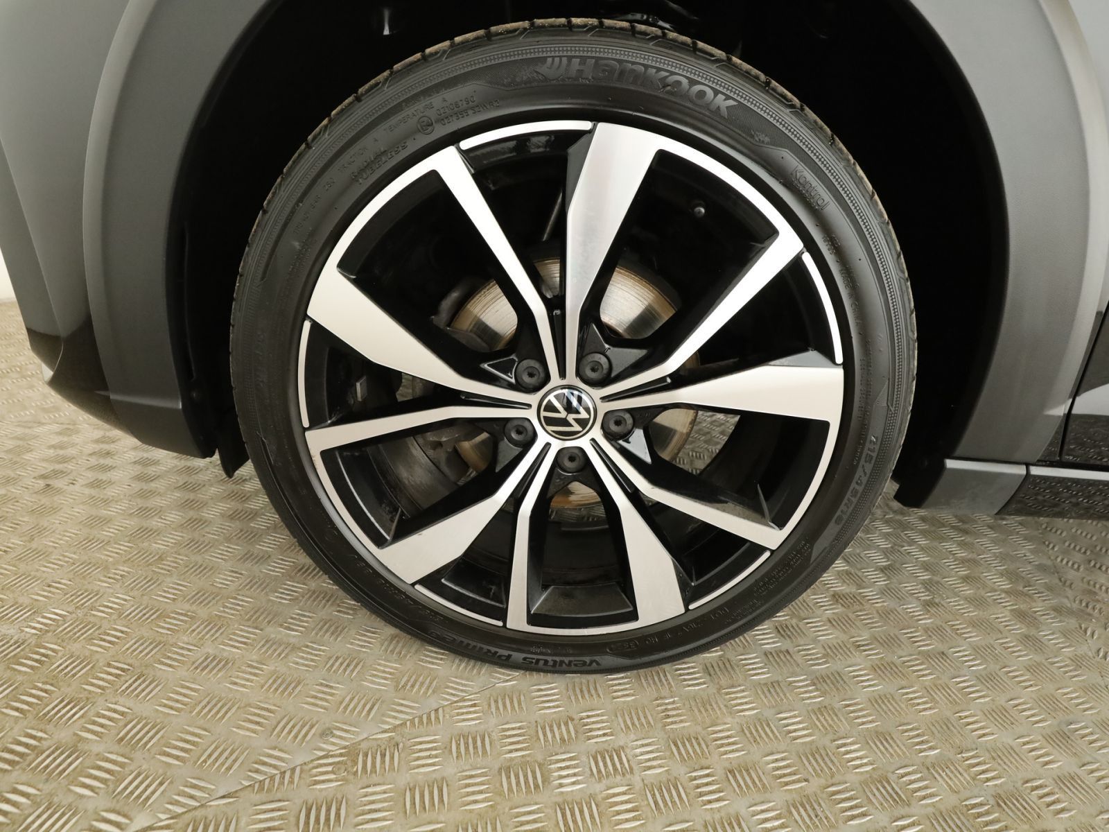 Volkswagen Taigo 1.0 TSI R-Line - Samsaru's Car Outlet