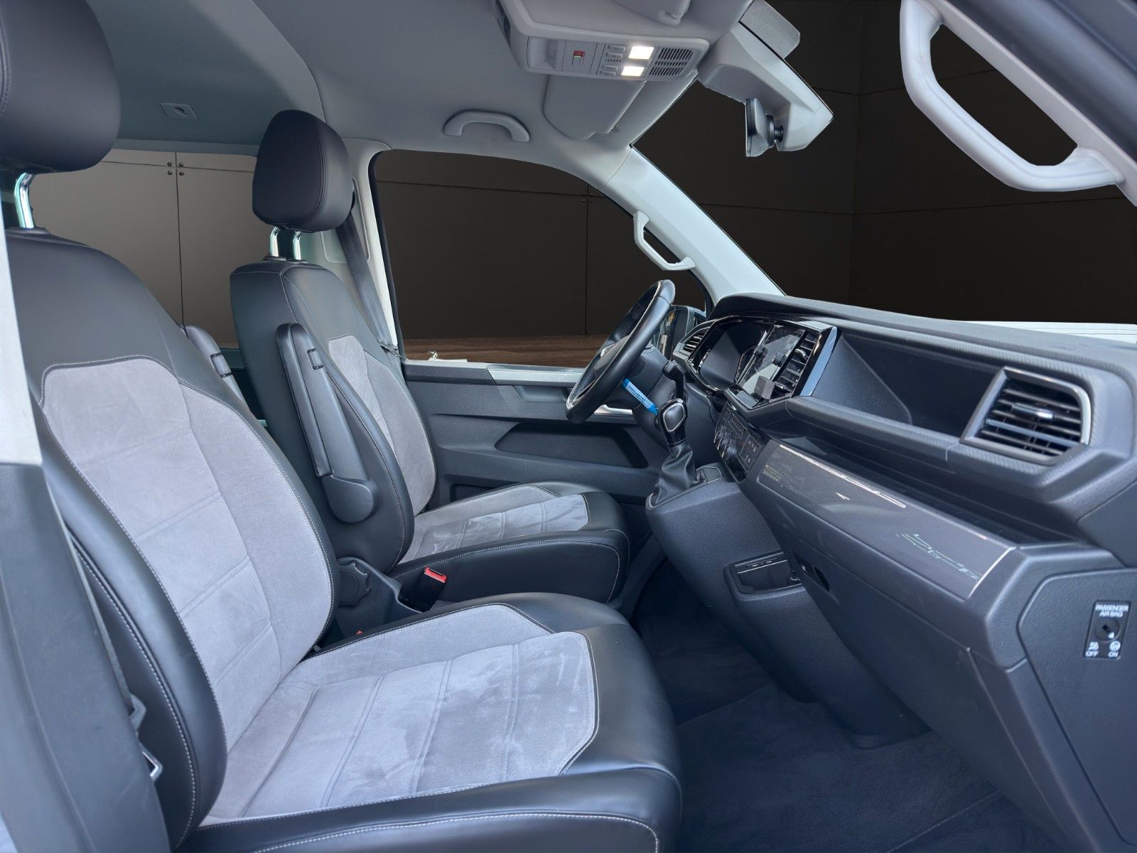 Volkswagen T6.1 Multivan - Samsaru's Car Outlet