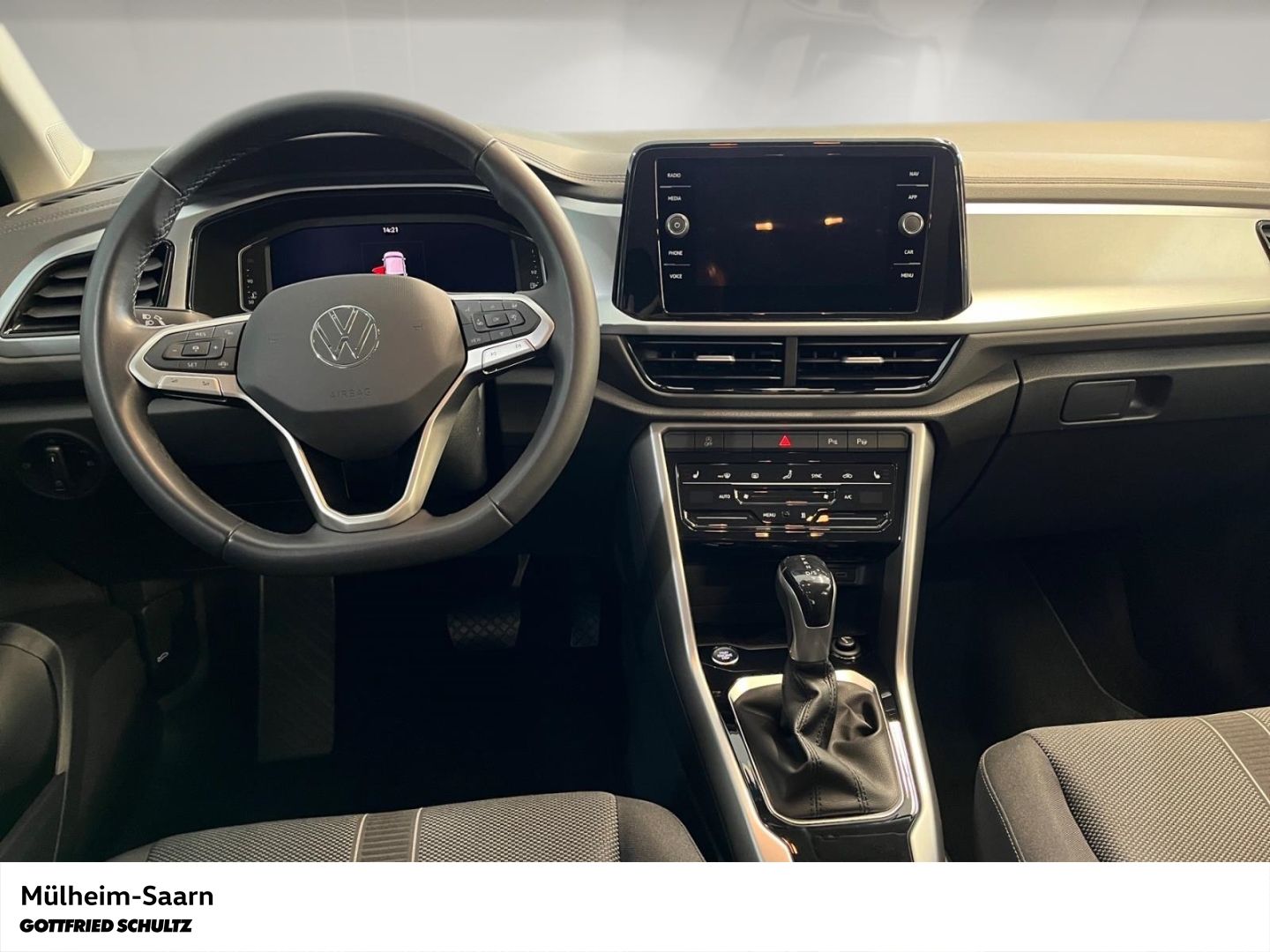 Volkswagen T-Roc 1.5 TSI DSG - Samsaru's Car Outlet