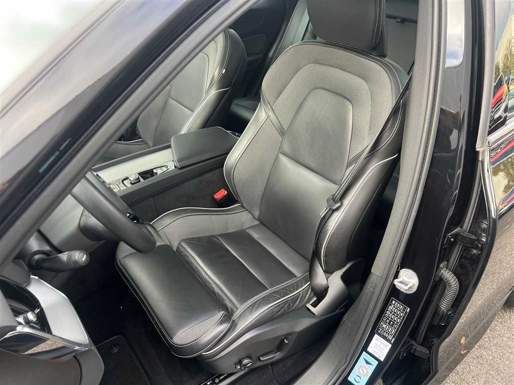 Volvo XC 60 R Design 2.0 B4 D AWD Automatik Xenium-Pak