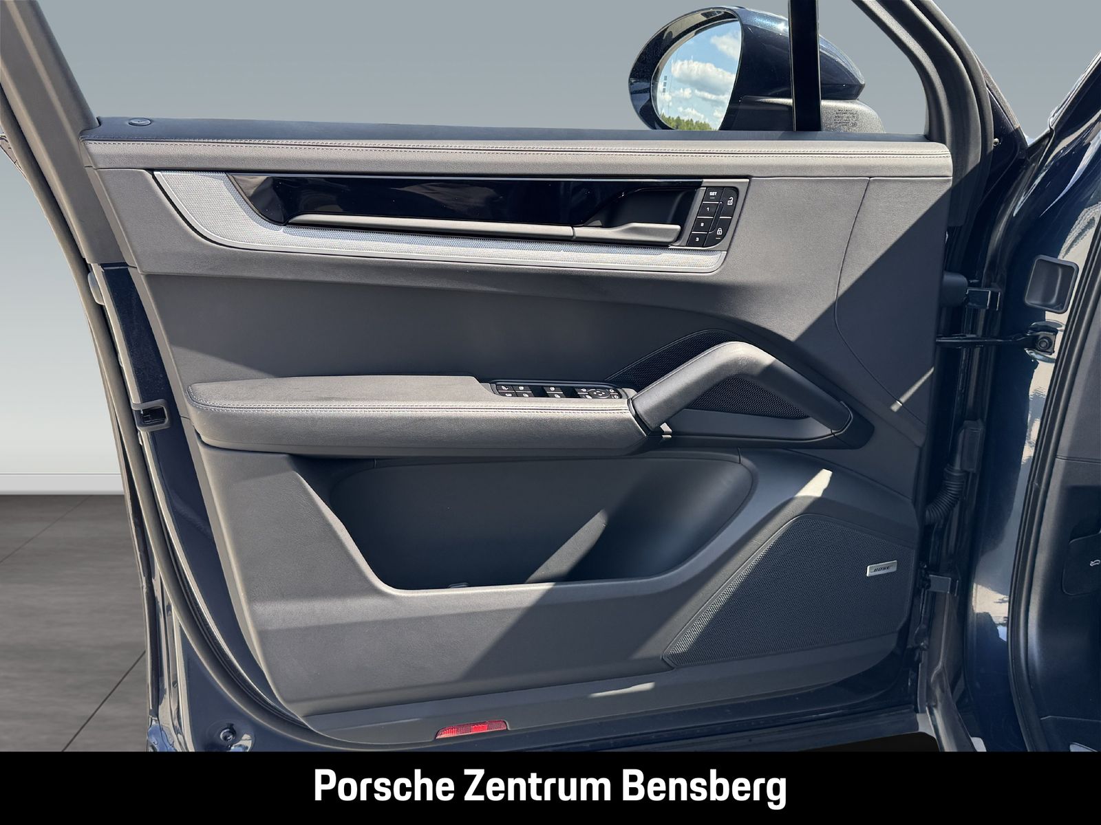 Porsche Cayenne E-Hybrid AHK Pano HUD Matrix SurroundVie