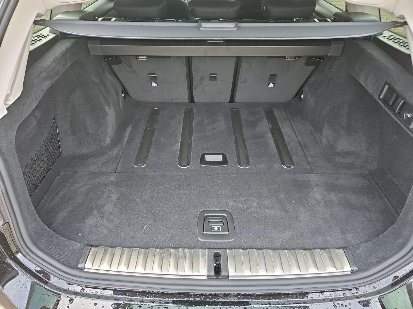 BMW 318d Touring/NAVI/AHK/LED/DAB/HUD/LiveCockpit