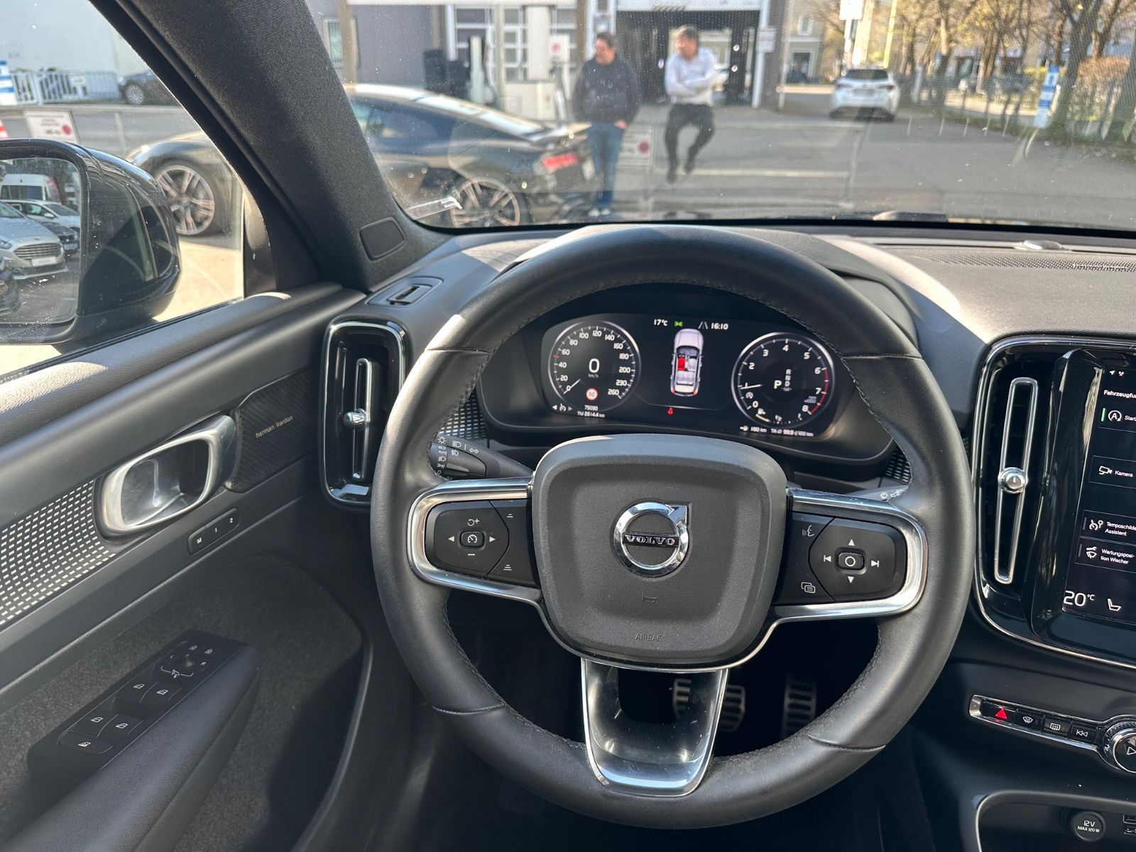 Volvo XC40 R-Design - Samsaru's Car Outlet