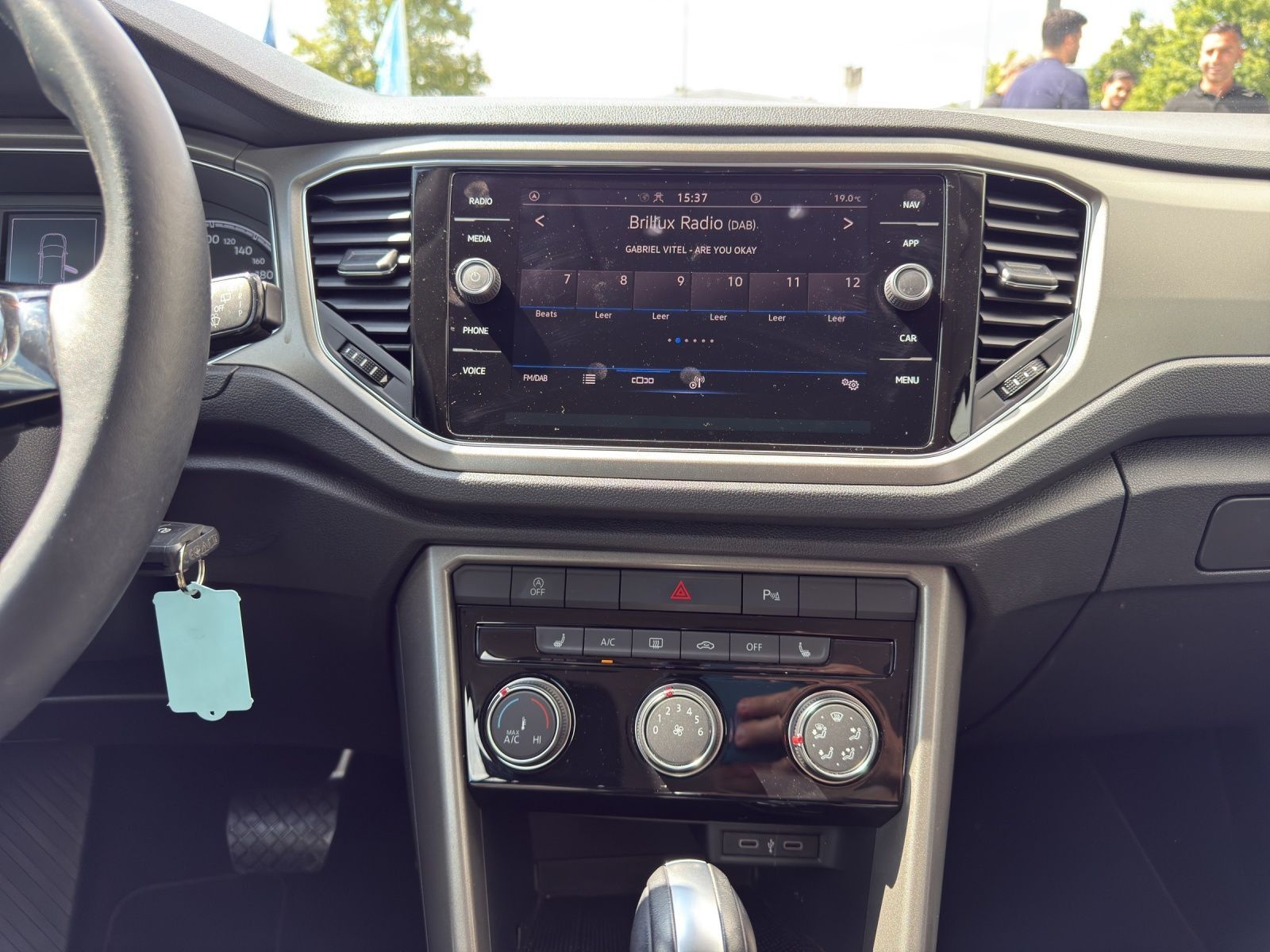 Volkswagen T-Roc Style 1.5 TSI DSG - Samsaru's Car Outlet