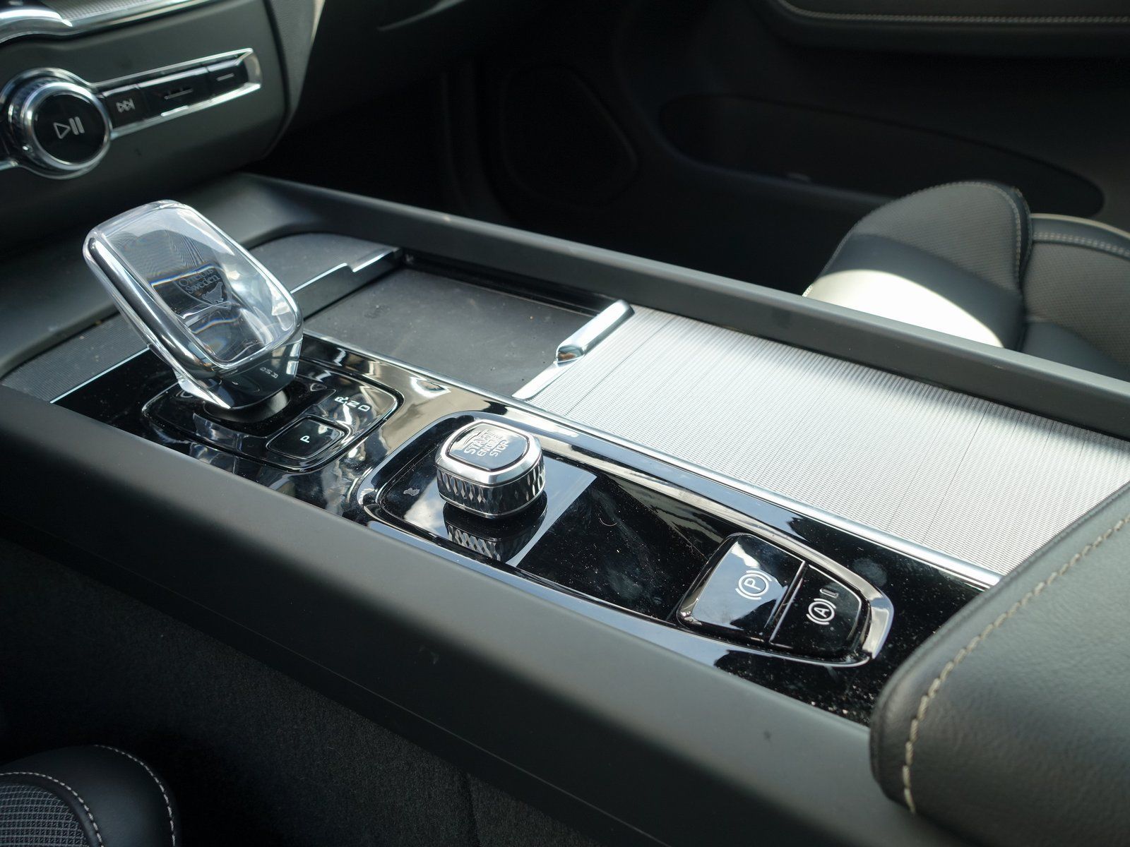 Volvo XC60 Black Edition T8 AWD Plug-in - Samsaru's Car Outlet