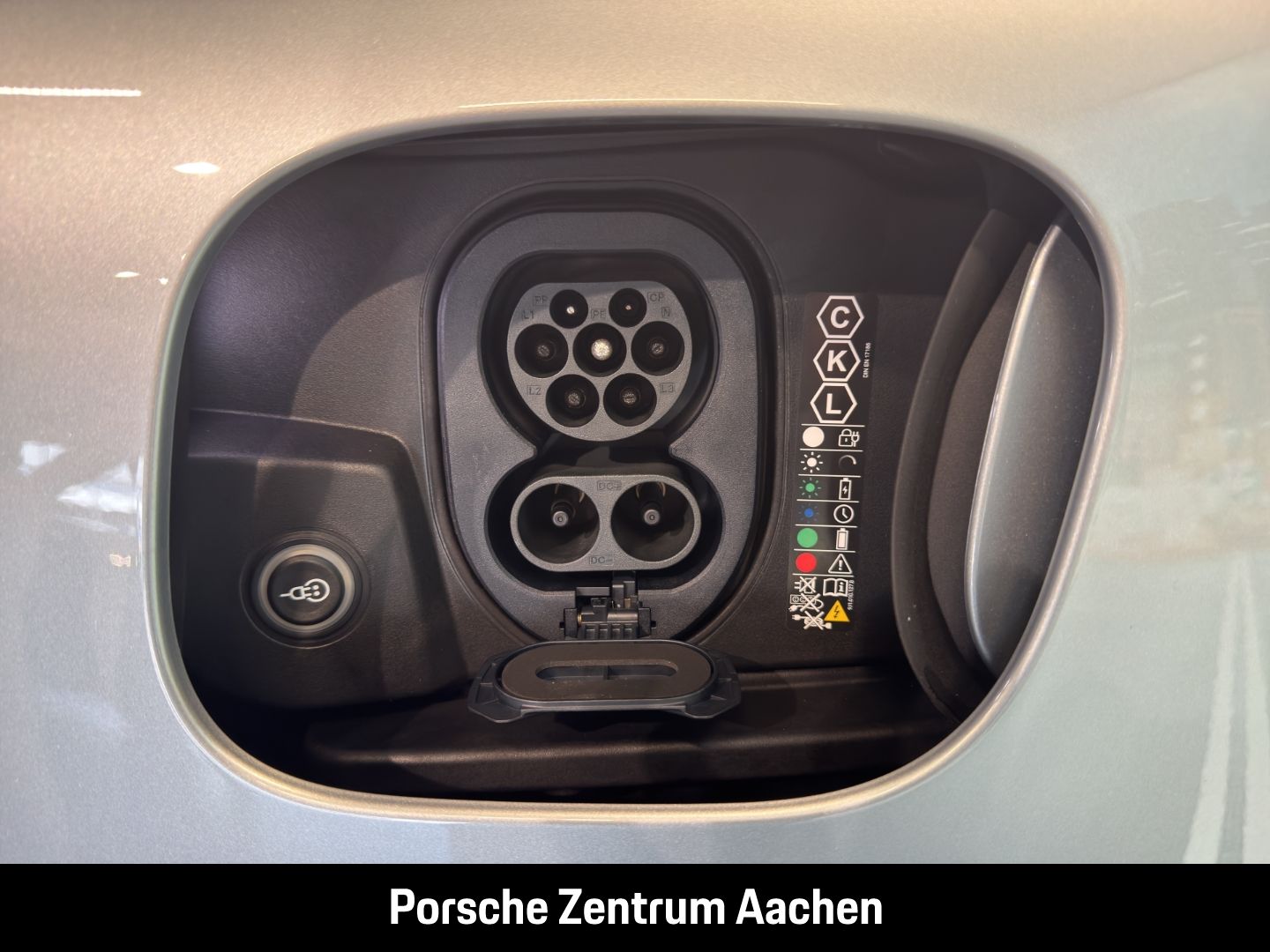 Porsche Macan Turbo BOSE InnoDrive Panorama LED-Matrix