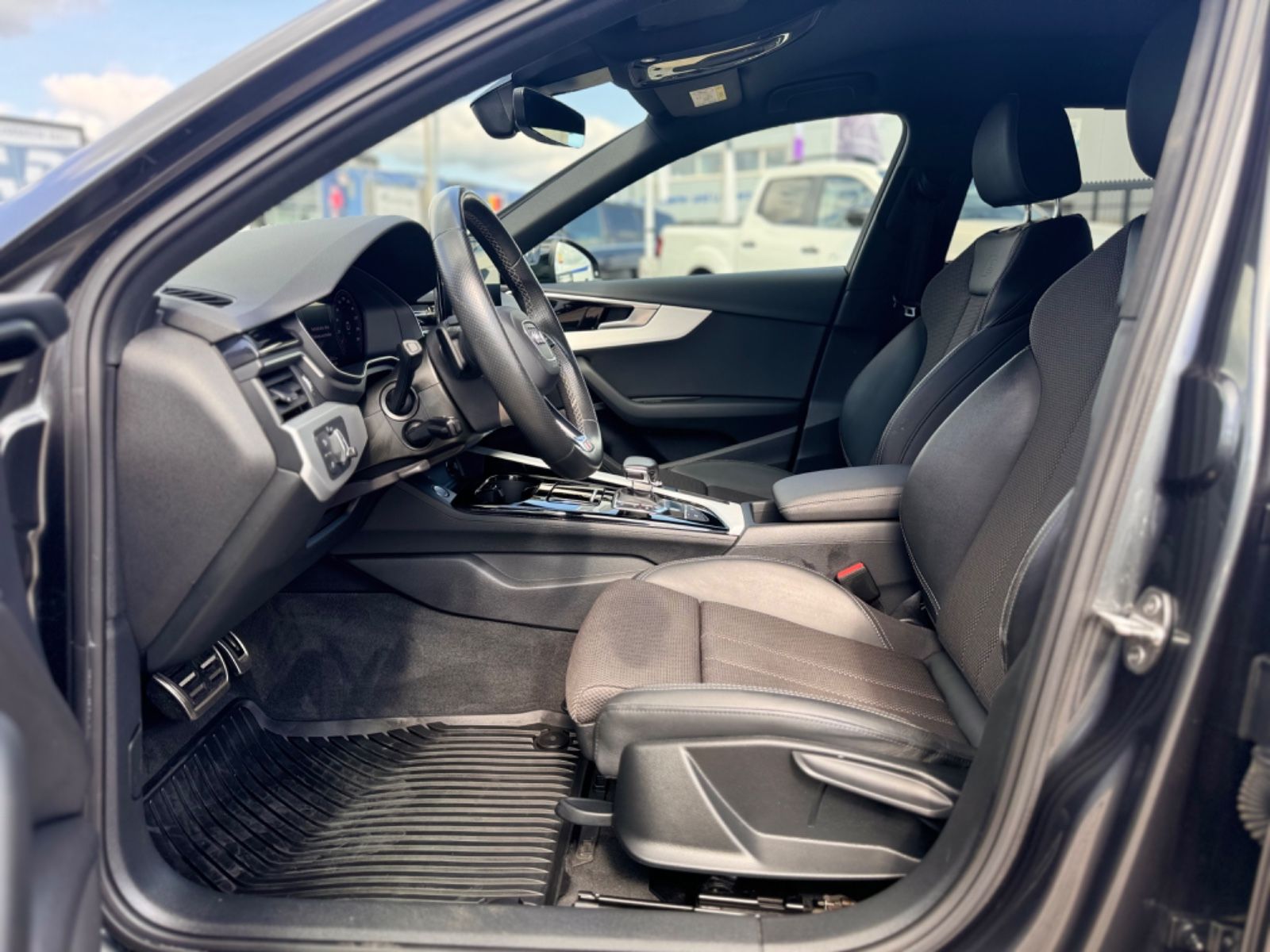 Audi A4 Avant 35 TDI S line - Samsaru's Car Outlet