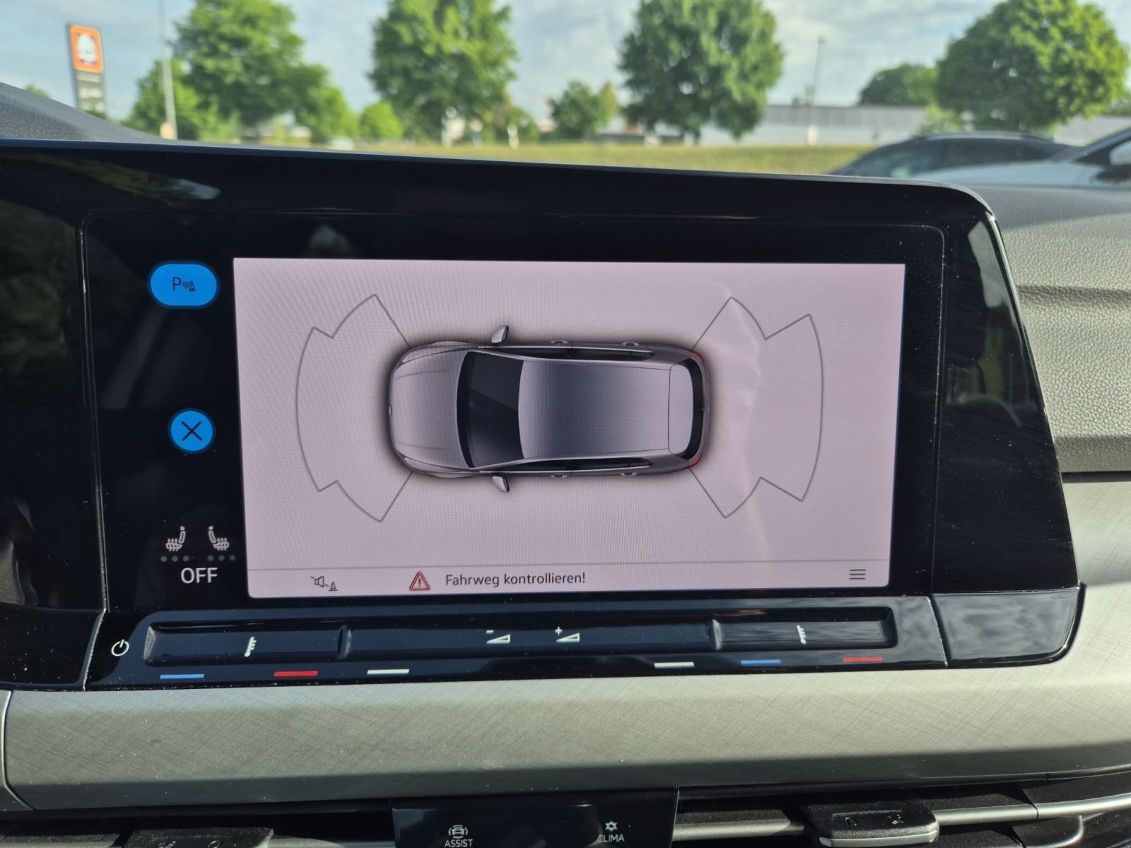 Volkswagen Golf Life 1.5 TSI - Samsaru's Car Outlet